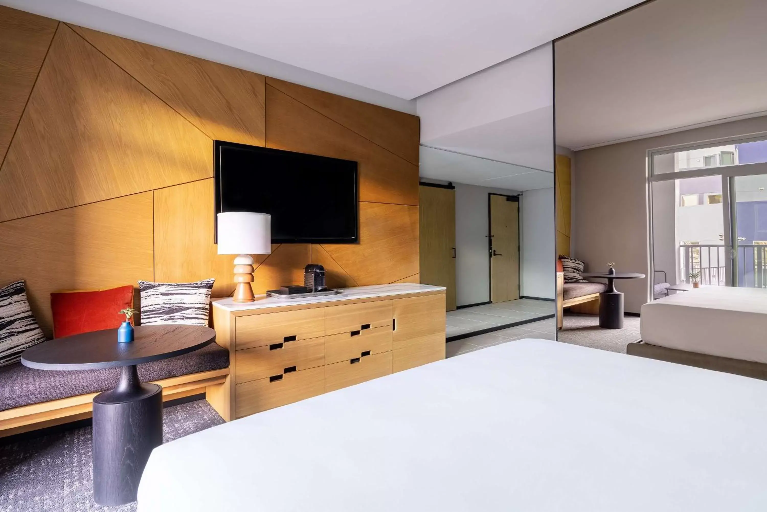 Bedroom, TV/Entertainment Center in The Shay, a Destination by Hyatt