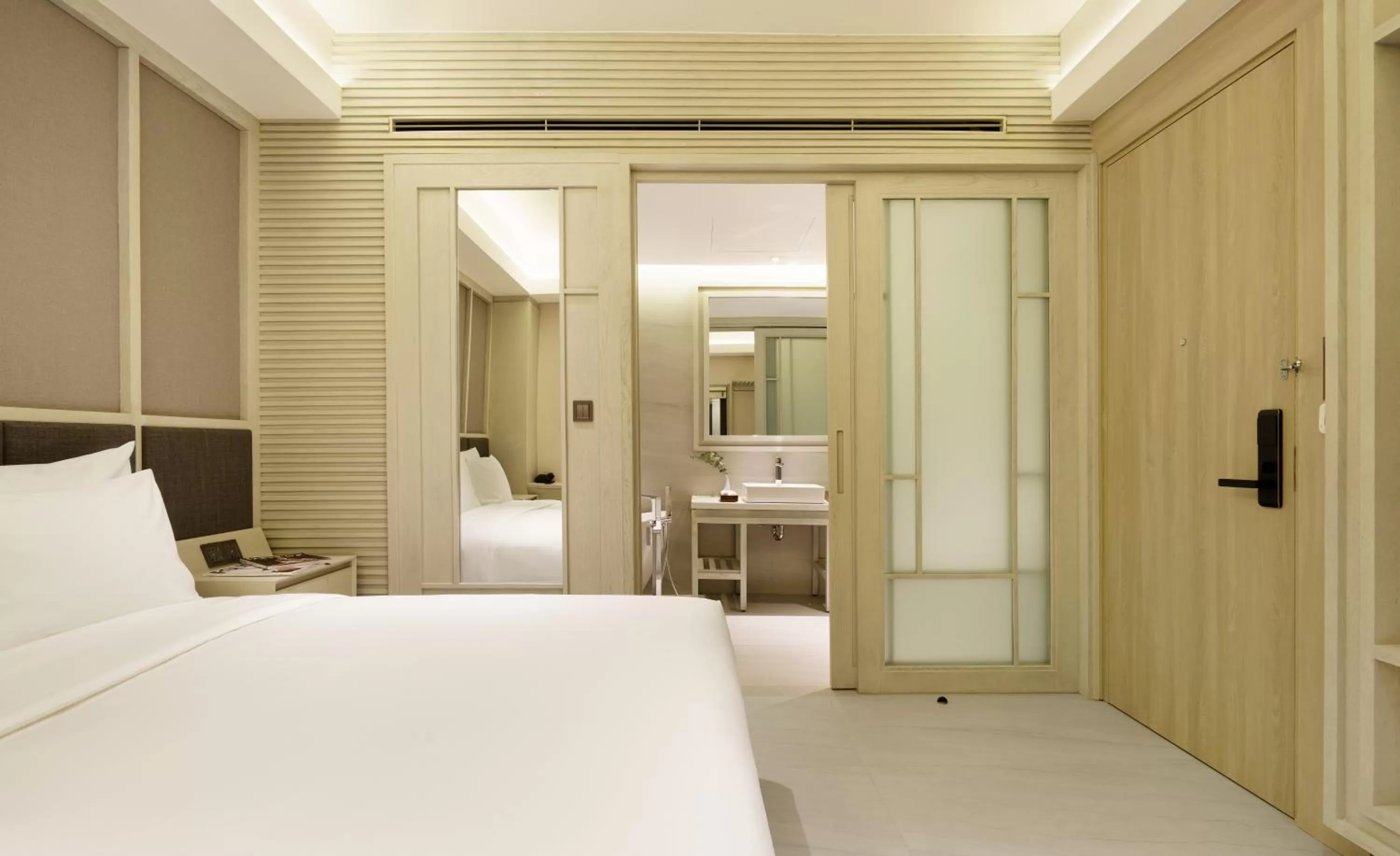 Bedroom, Bed in M City Hotel Saigon