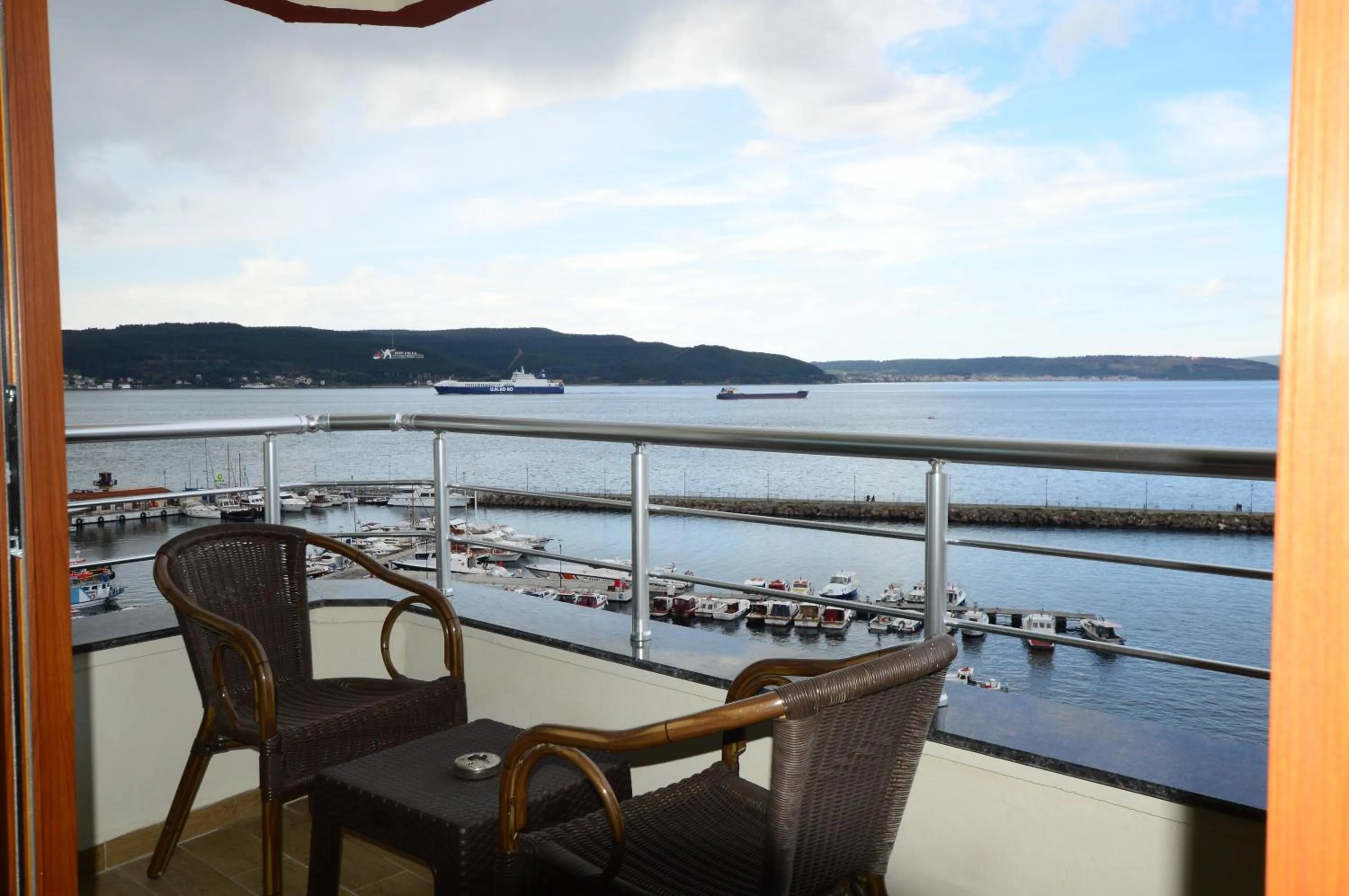 Balcony/Terrace in Akol Hotel