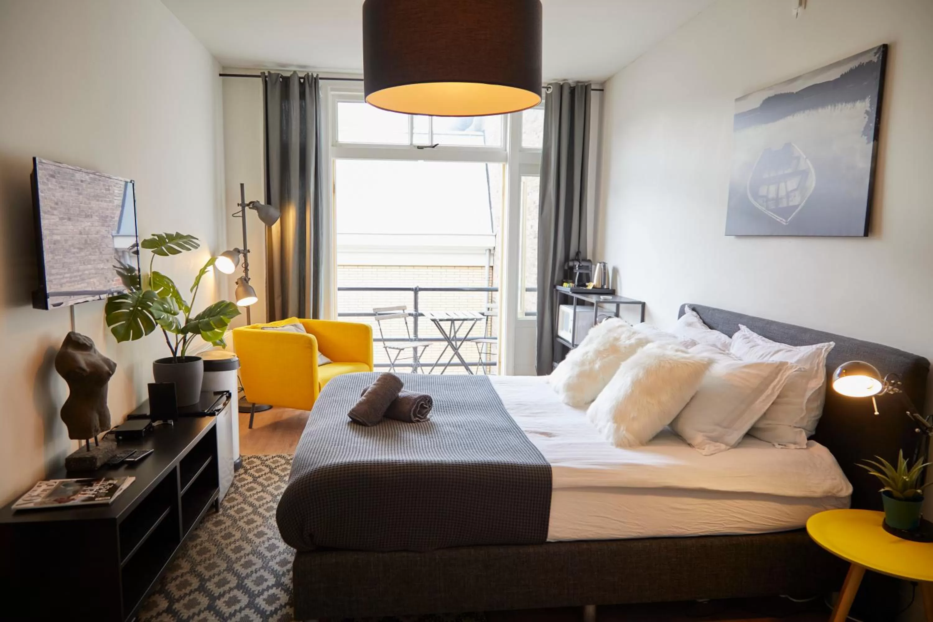 Photo of the whole room in Modern Hideout Ace Location