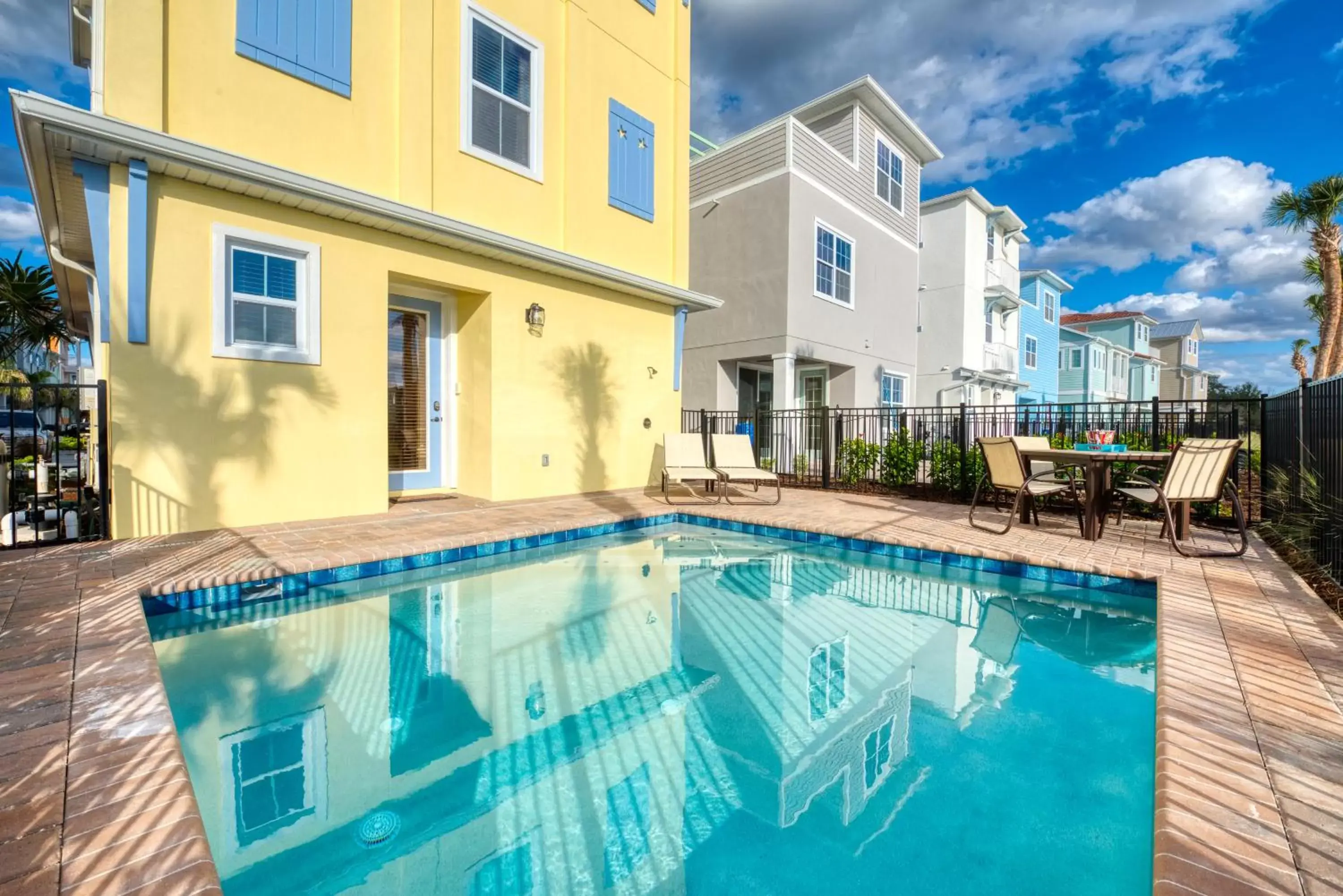 Swimming Pool in Margaritaville Resort Orlando