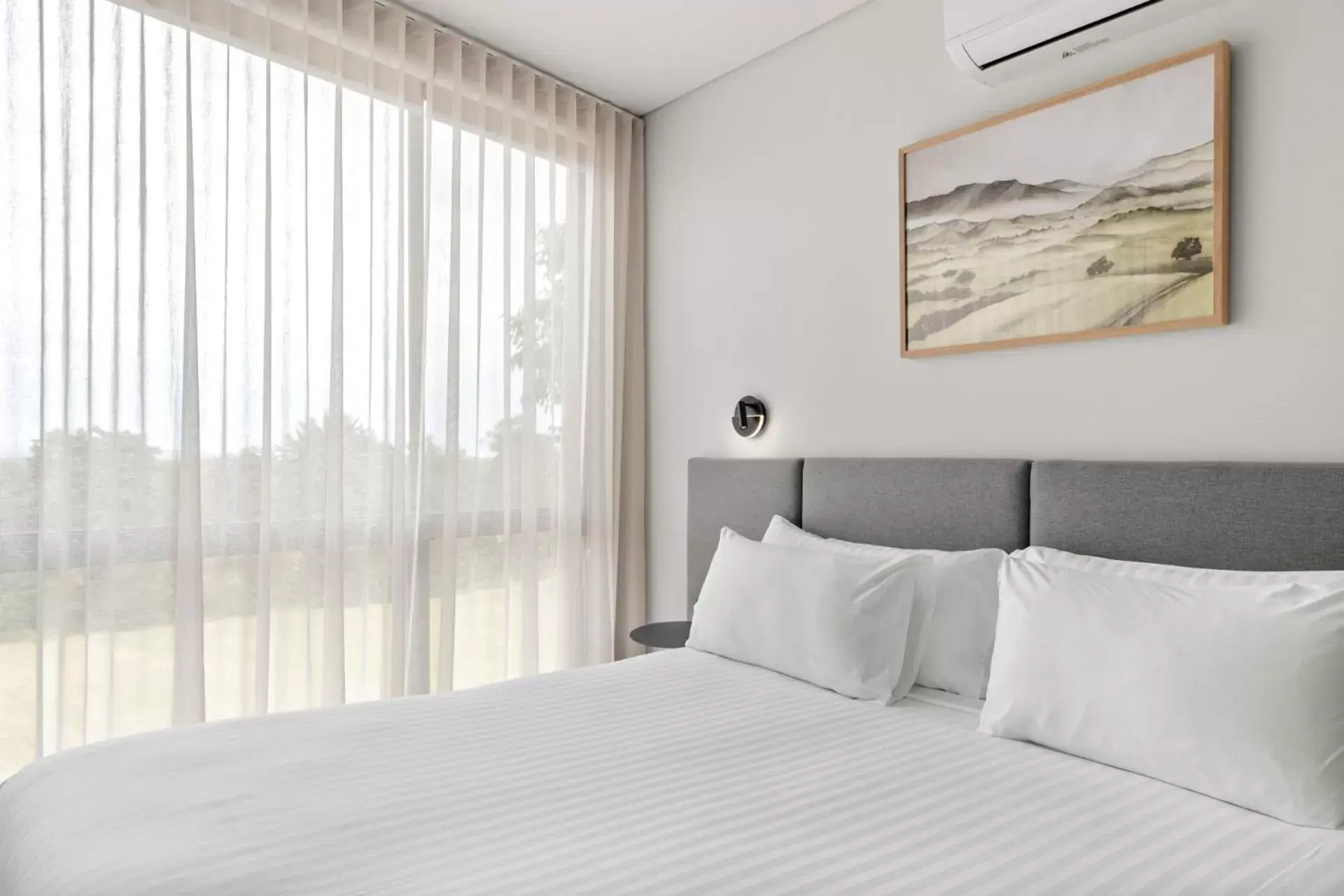 Premier Corner Suite - single occupancy - Free Wifi and Parking in Balgownie Estate Yarra Valley Premier Corner Suite - single occupancy - Free Wifi and Parking in Balgownie Estate Yarra Valley