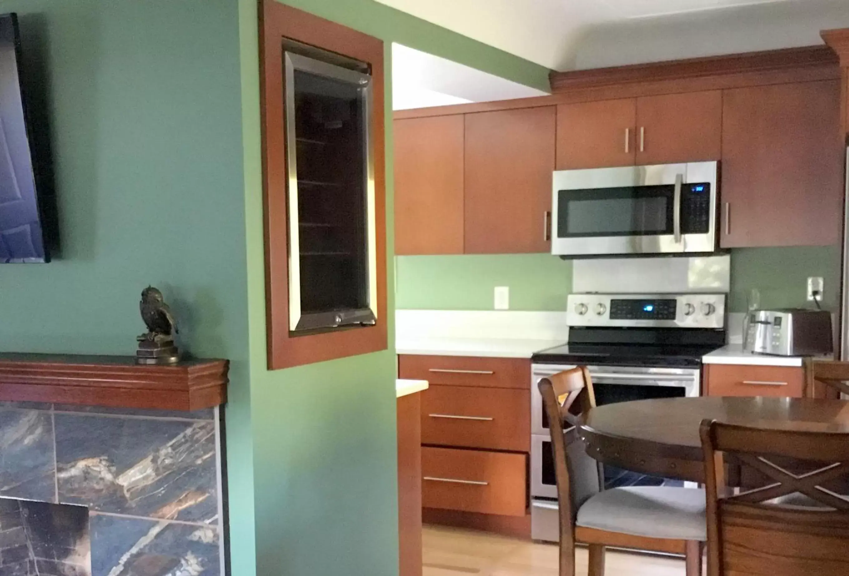 Decorative detail, Kitchen/Kitchenette in James Bay Inn Hotel, Suites & Cottage