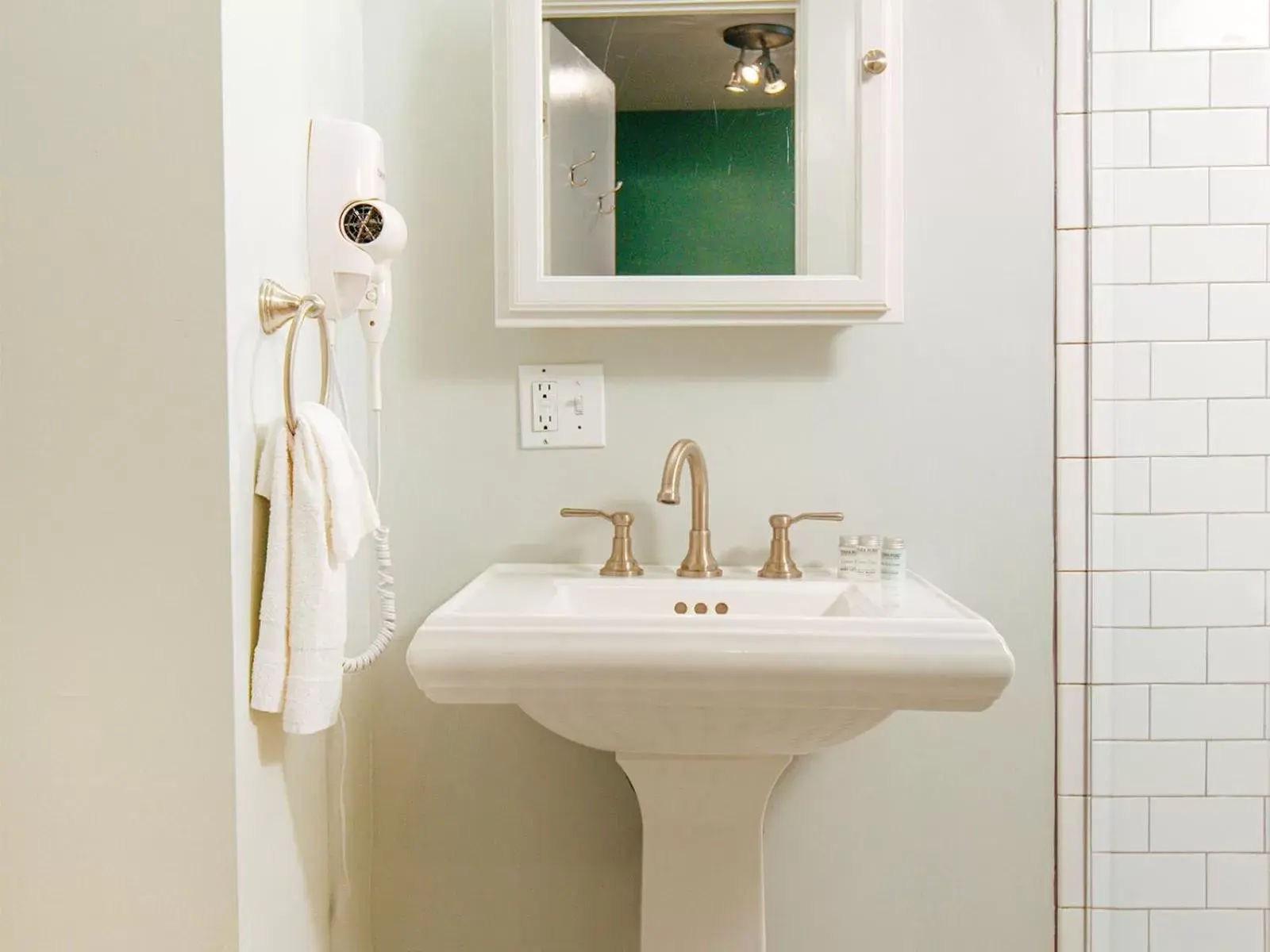 Shower, Bathroom in The Provincetown Hotel at Gabriel's