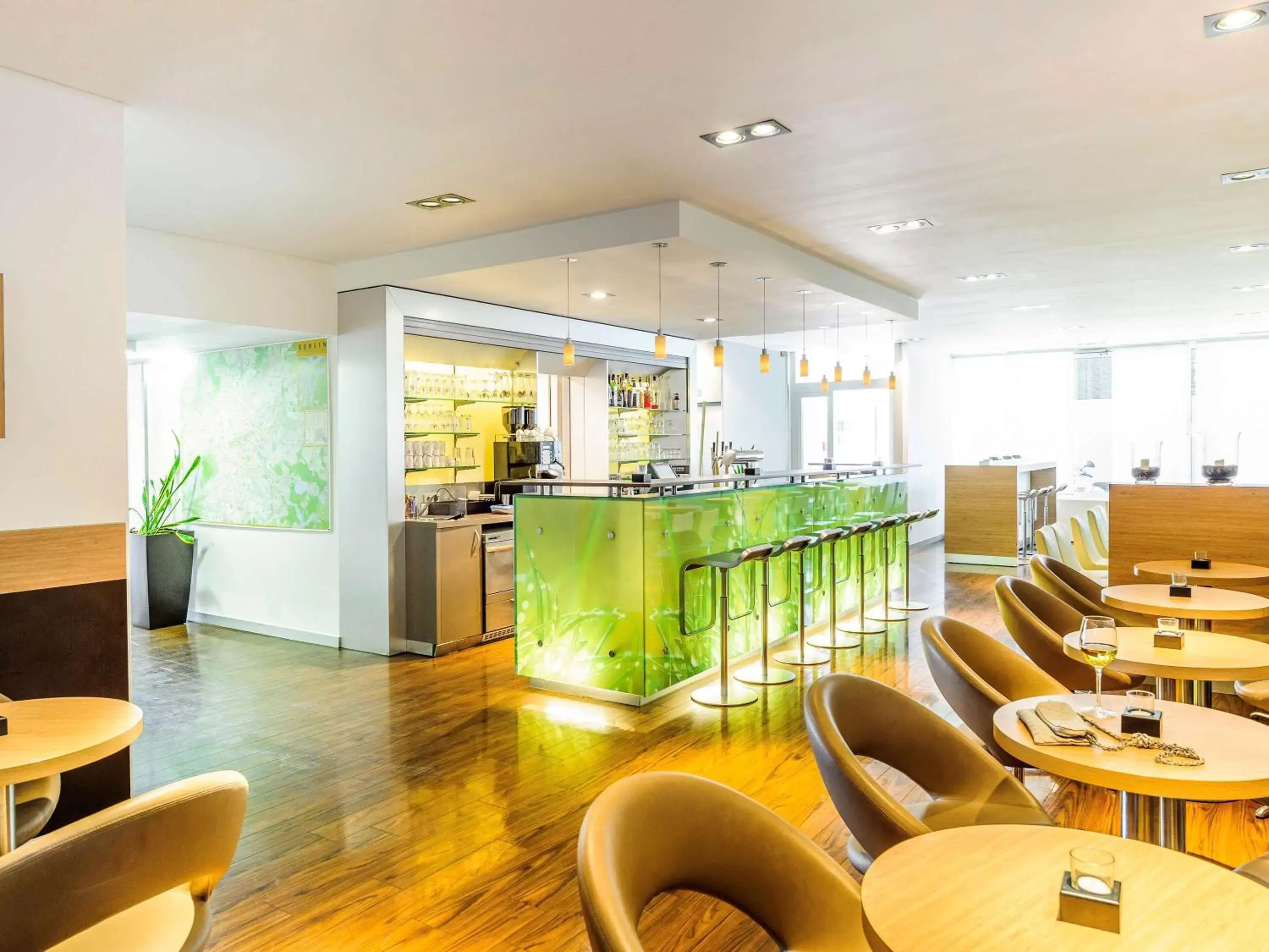 Lounge or bar in ibis Berlin Messe