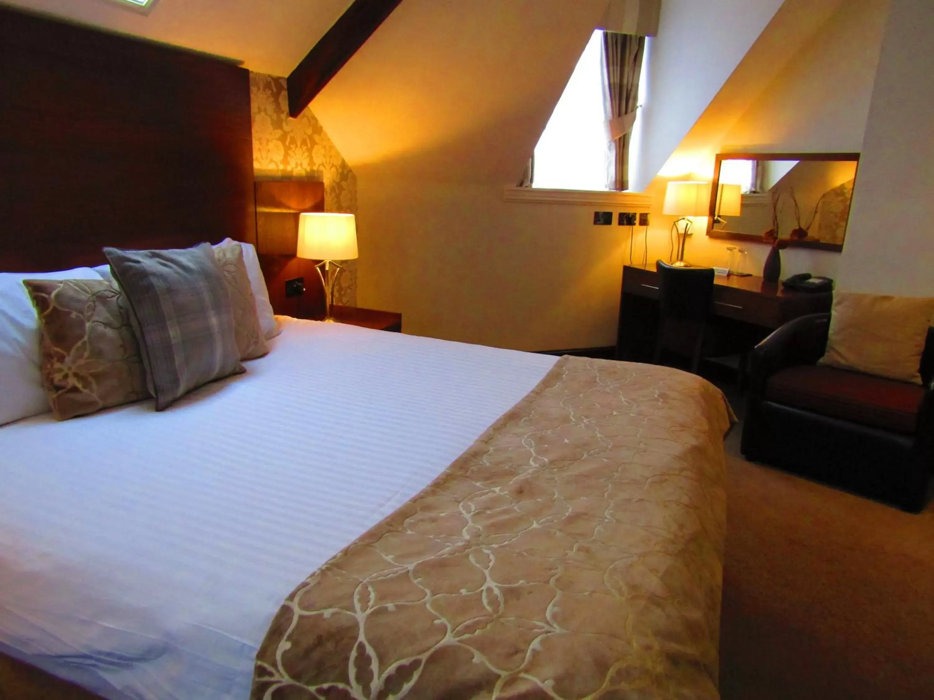 Bedroom, Bed in The Duke of Edinburgh Hotel & Bar