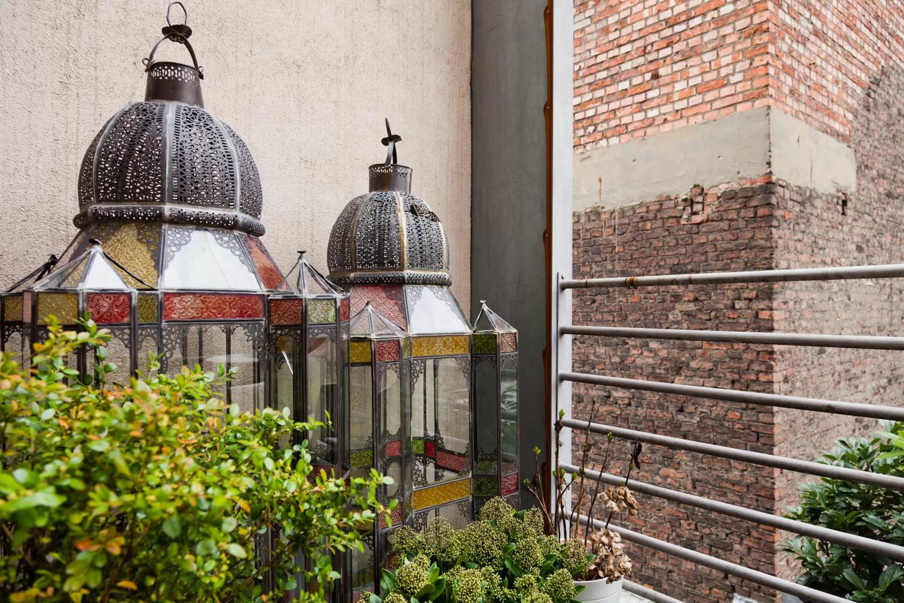 Decorative detail in Hotel Diamonds and Pearls