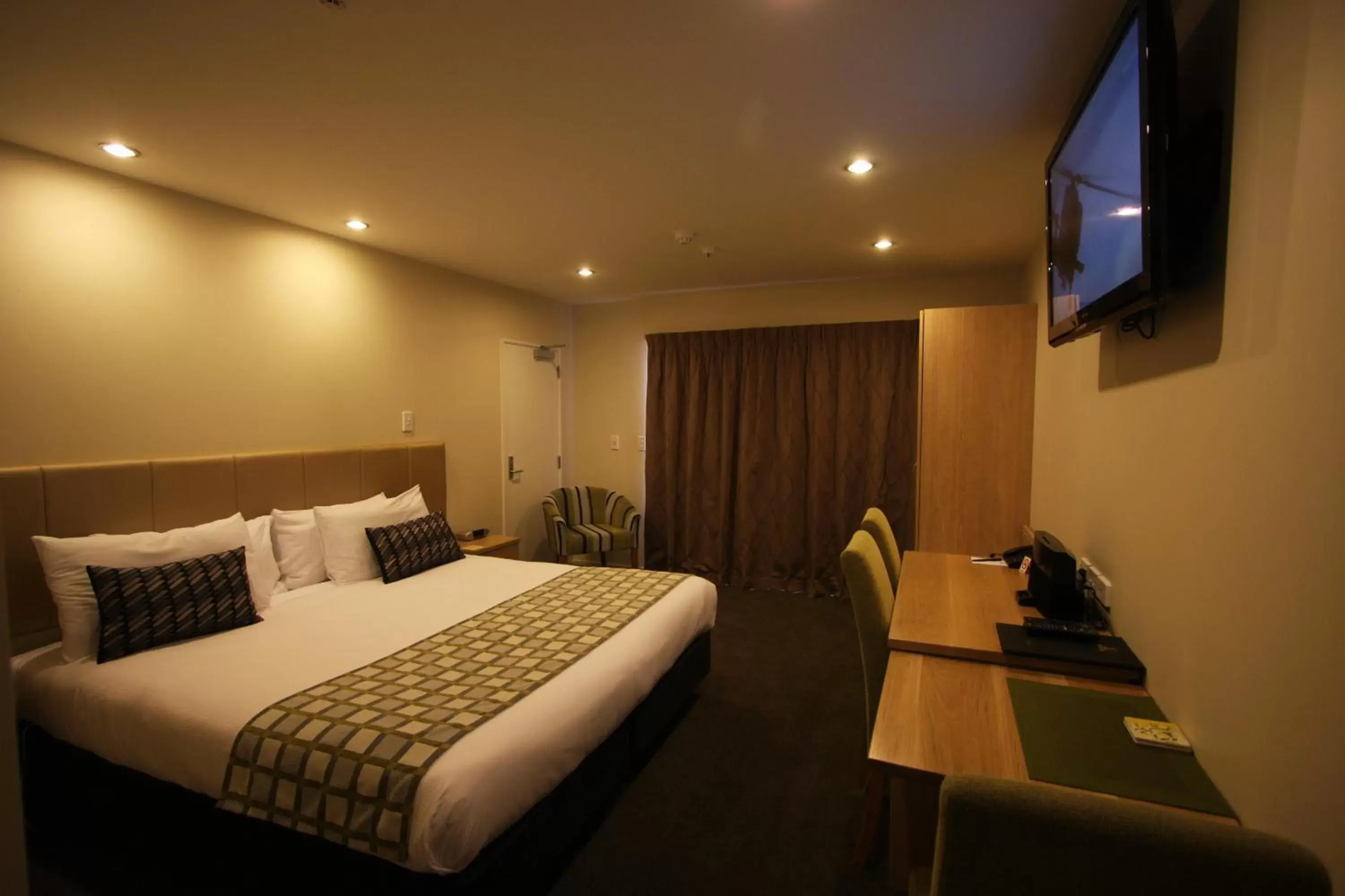 Bedroom, Bed in 555 Motel Dunedin
