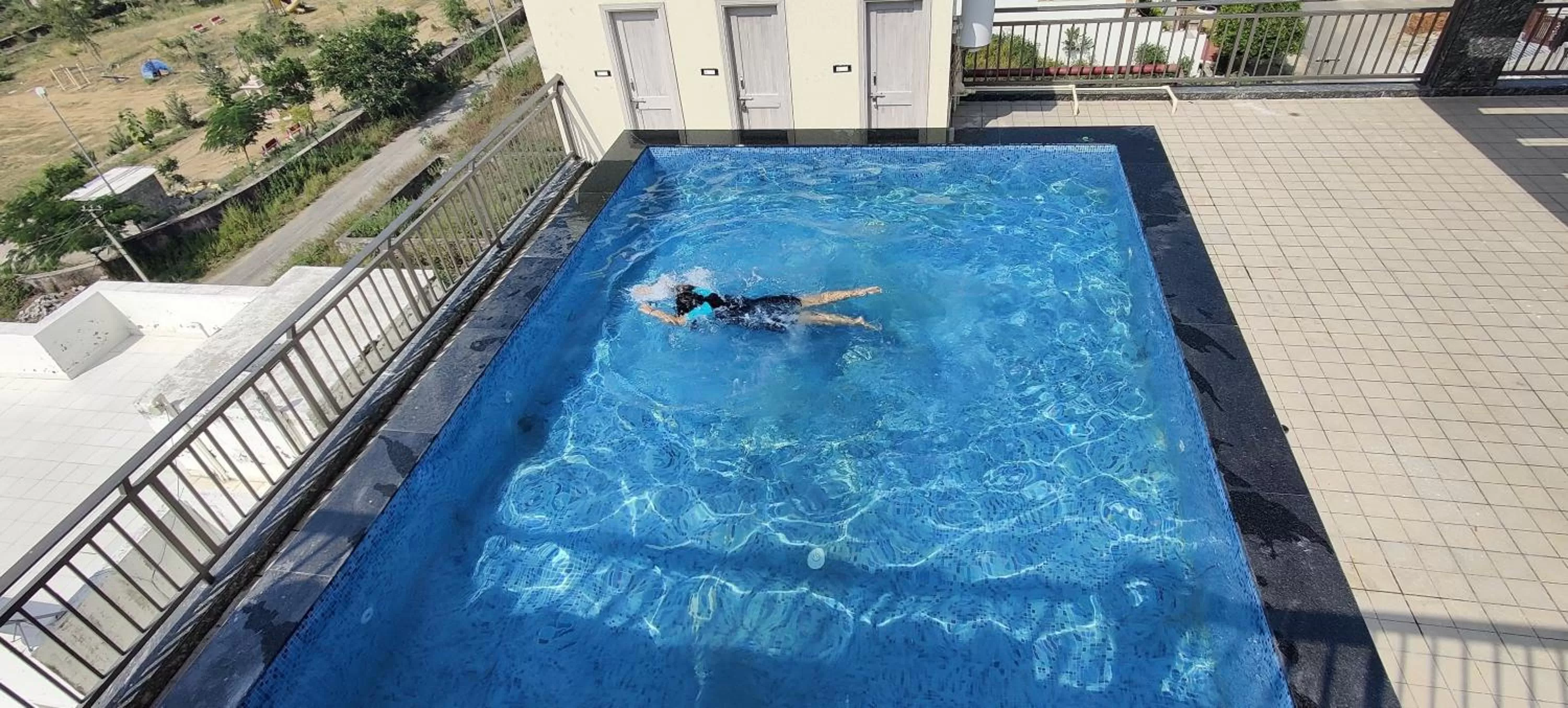 Swimming pool in Clover Inn