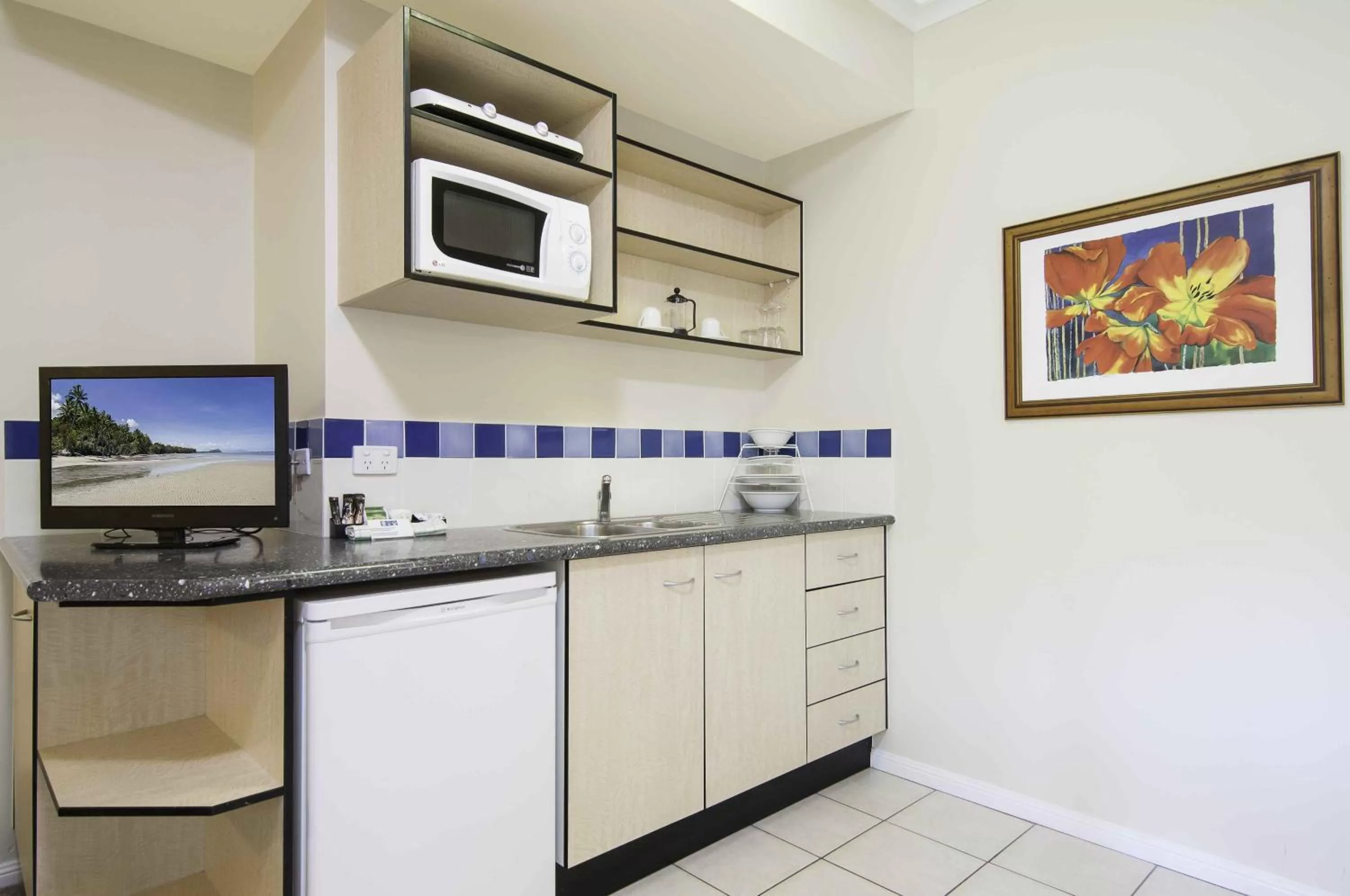 Kitchen or kitchenette in Bay Villas Resort