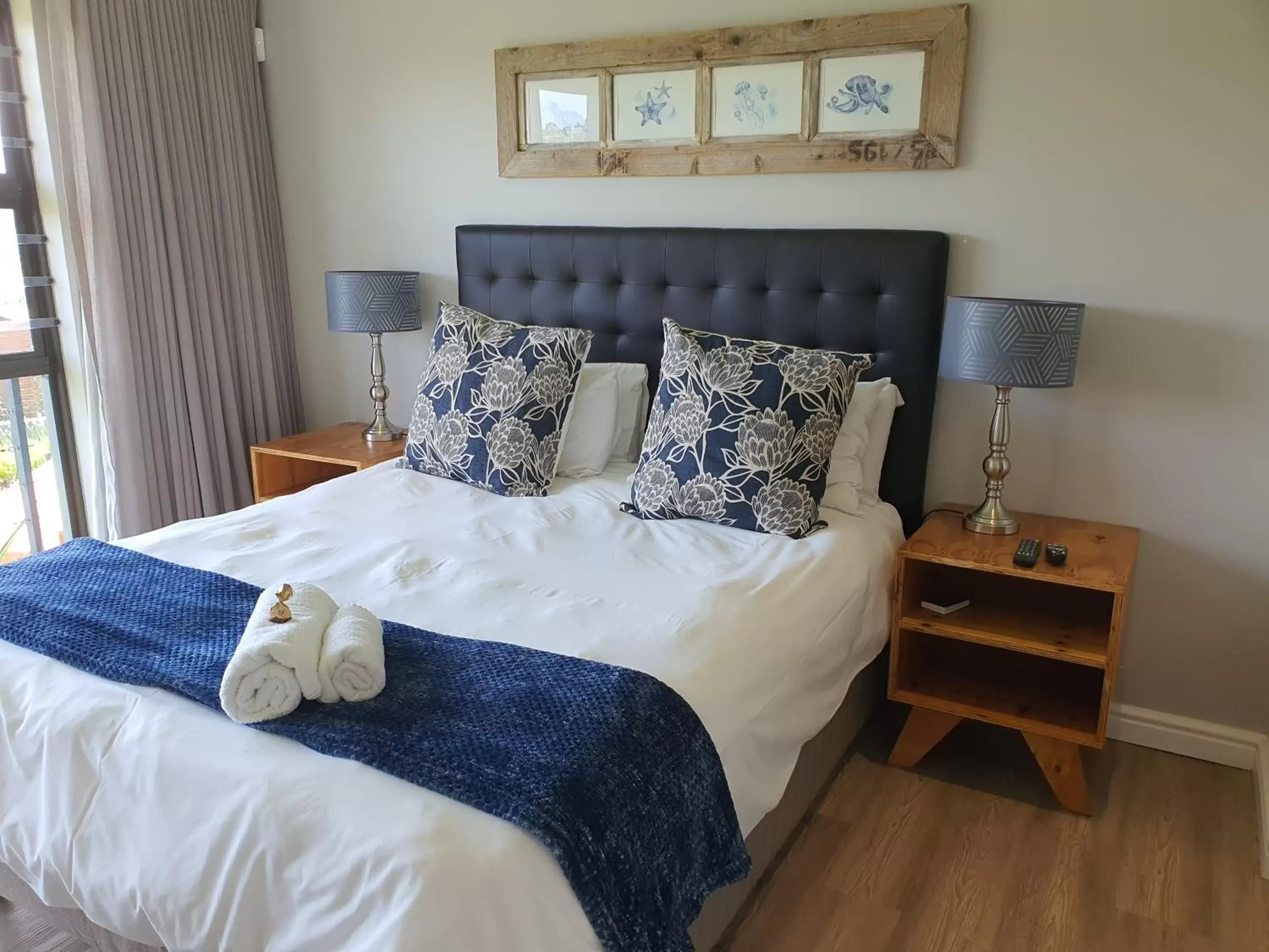 Queen Room with River View in Riverview Guesthouse East London Queen Room with River View in Riverview Guesthouse East London