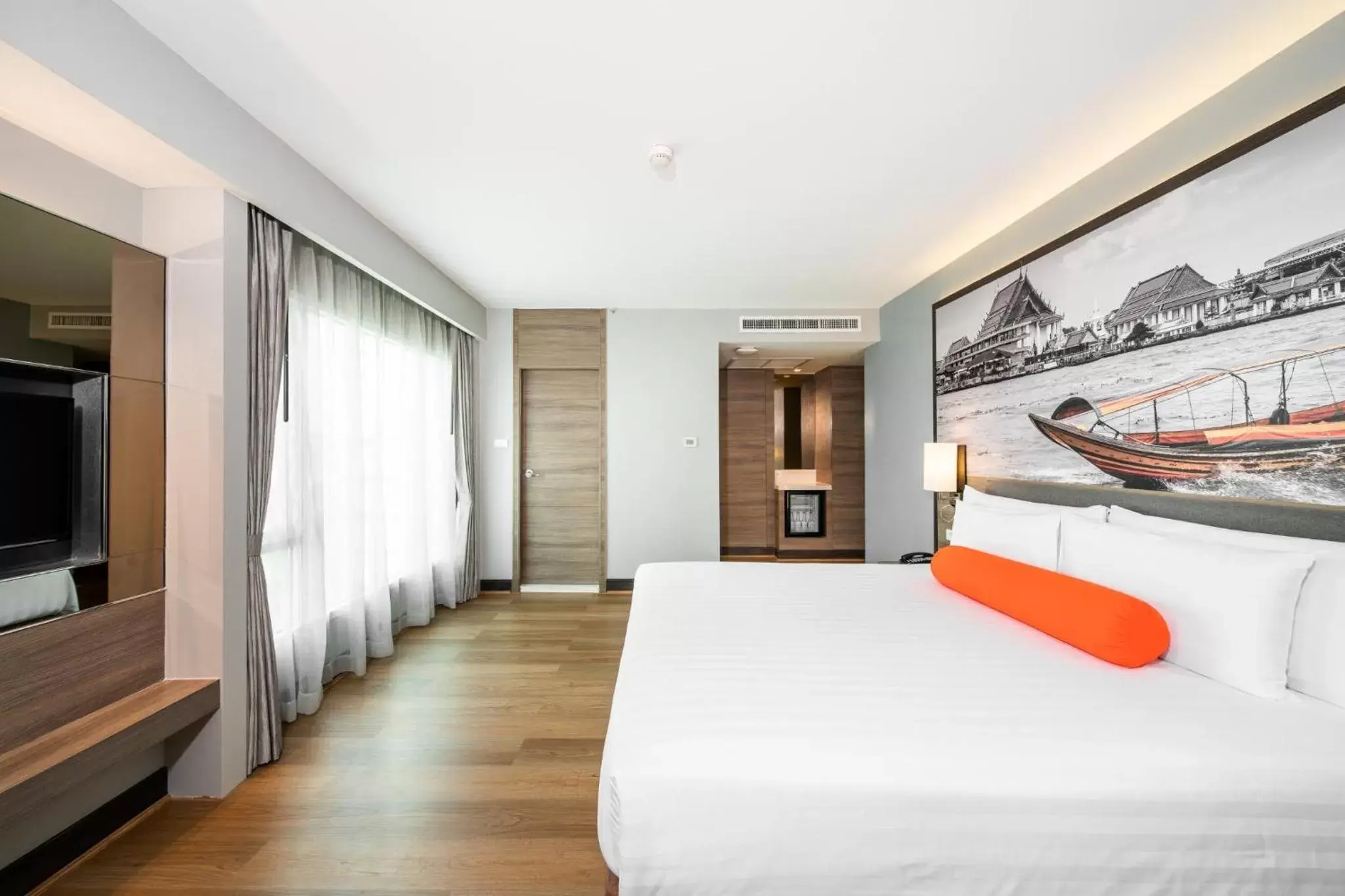 Communal lounge/ TV room in Citrus Sukhumvit 11 by Compass Hospitality