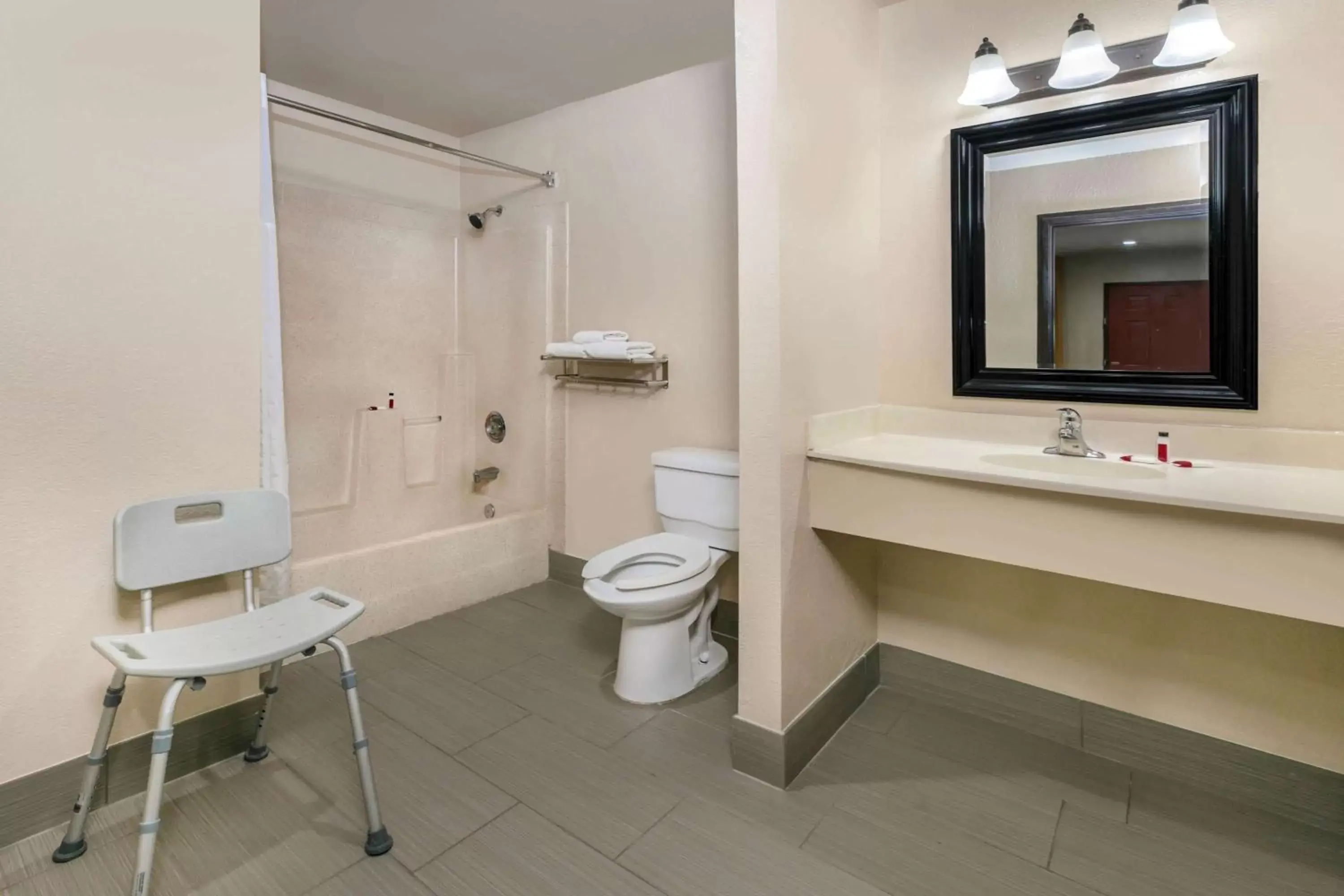 Bathroom in Super 8 by Wyndham Austin University/Downtown Area