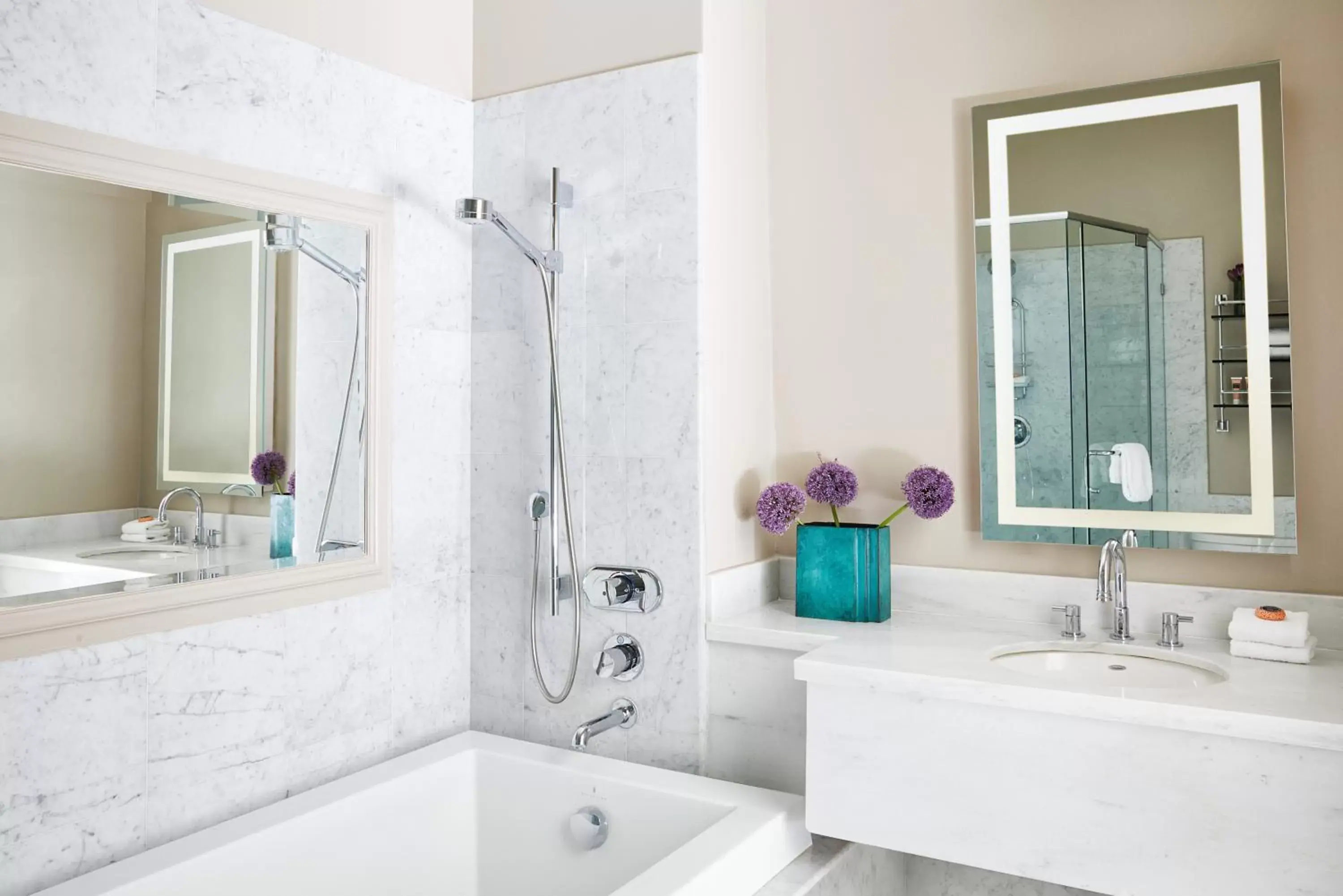 Bathroom in Galleria Park Hotel