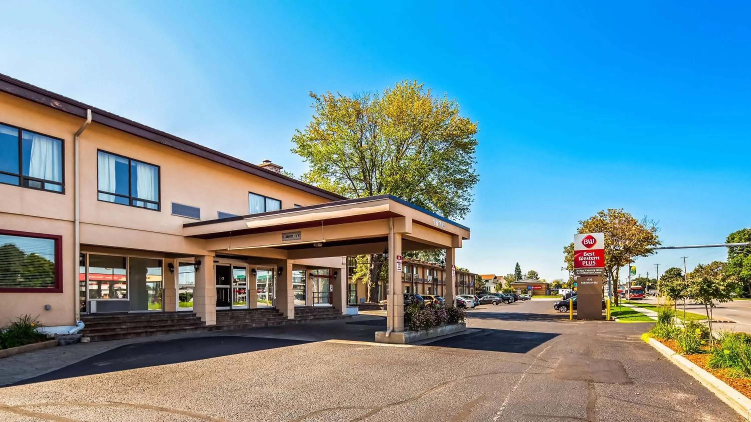 Property Building in Best Western Plus Ottawa Kanata Hotel and Conference Centre