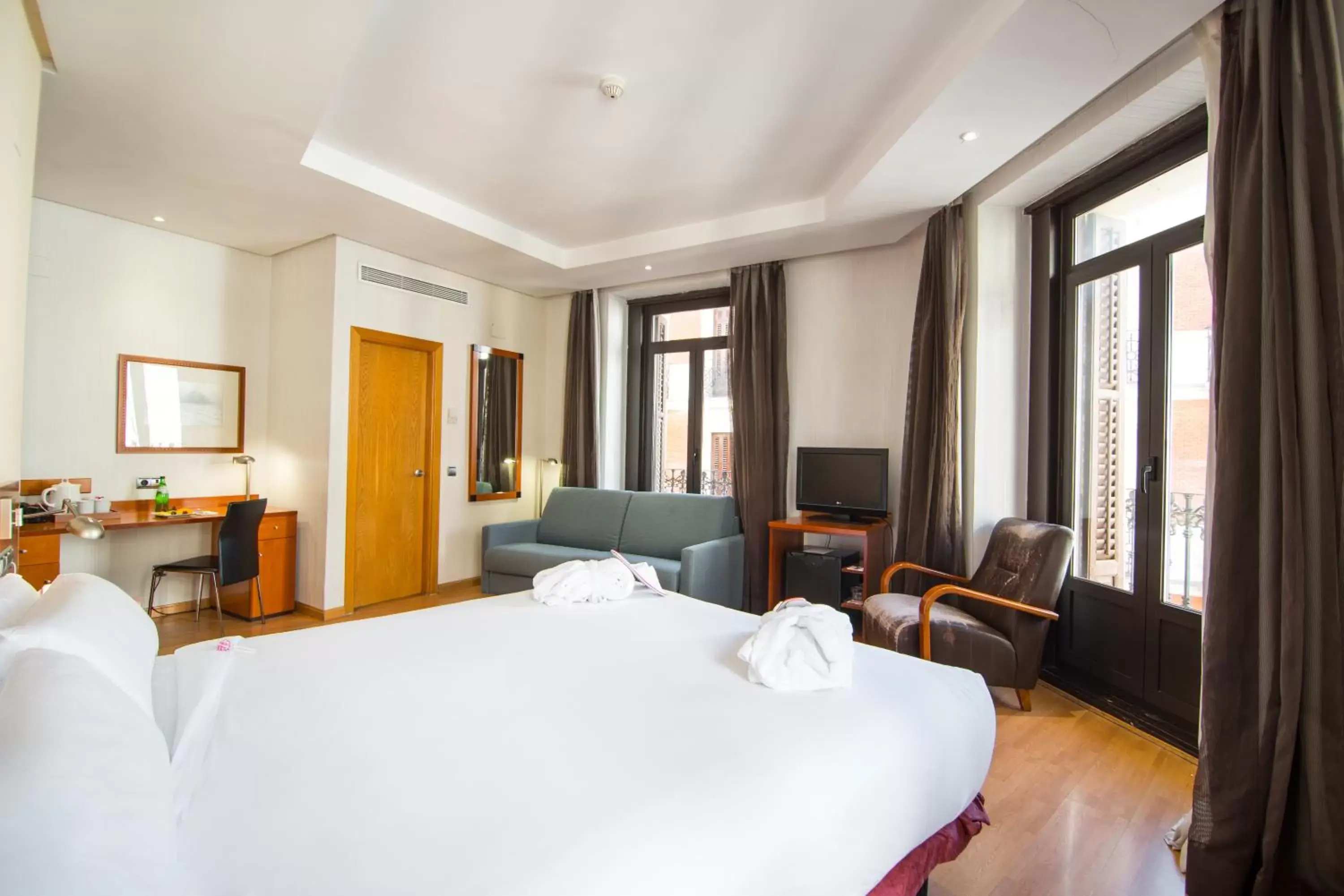 TV and multimedia, Bed in Petit Palace Preciados TV and multimedia, Bed in Petit Palace Preciados