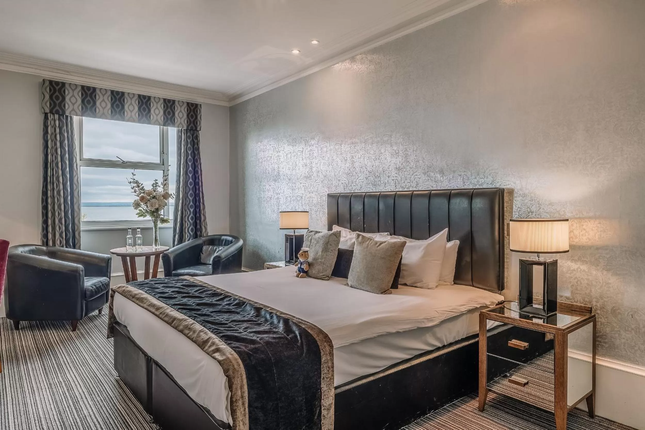 View (from property/room), Bed in Muthu Westcliff Hotel (Near London Southend Airport)