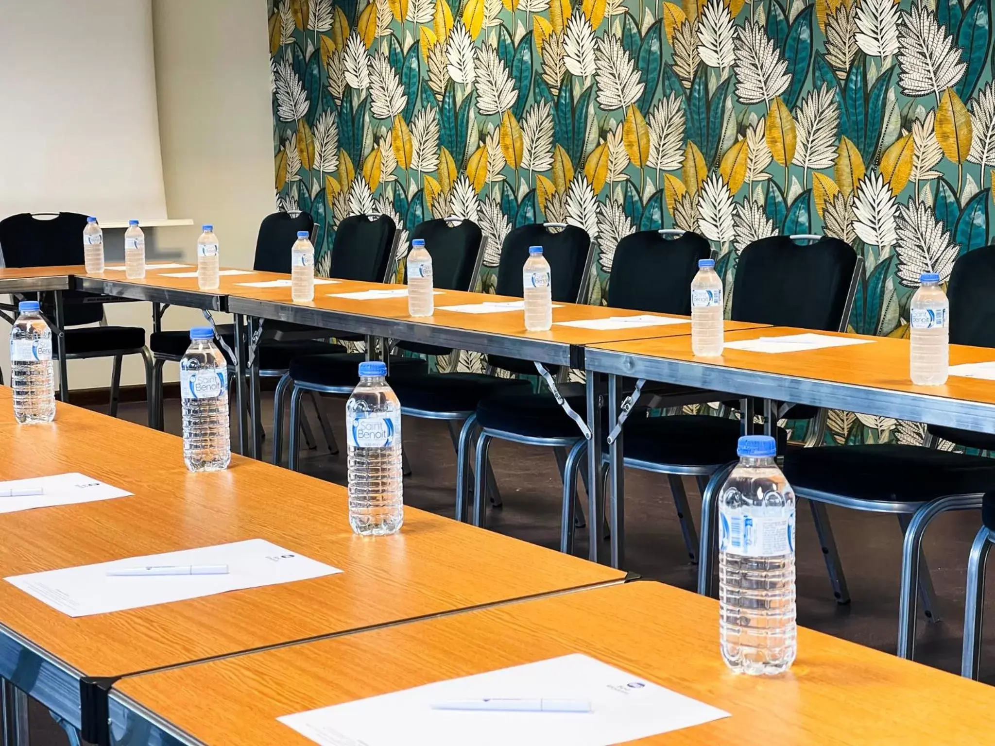 Meeting/conference room in Best Western Gemenos en Provence