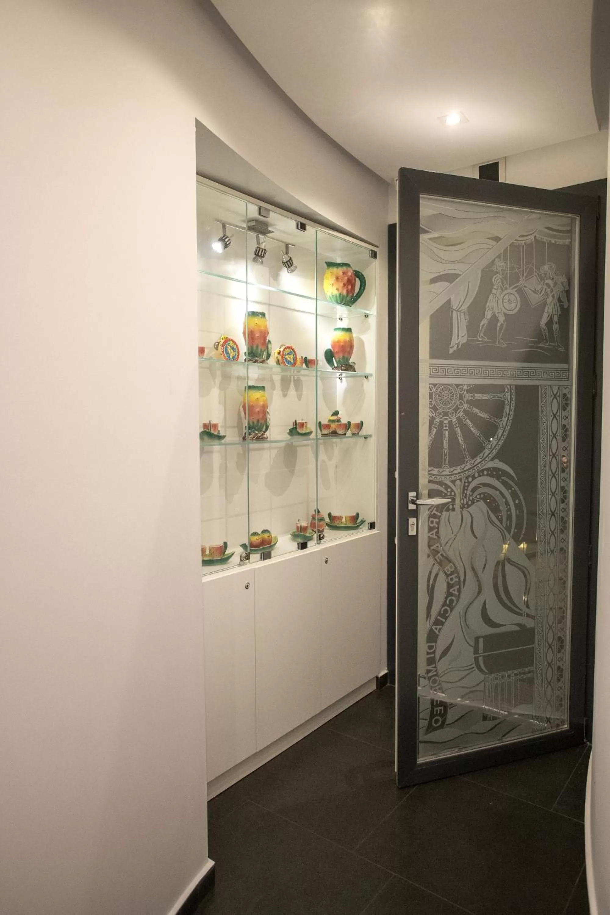 Decorative detail in Tra Le Braccia di Morfeo