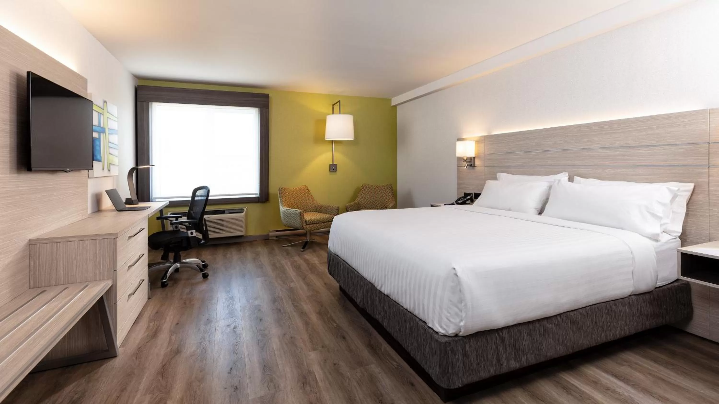 Photo of the whole room, Bed in Holiday Inn Express Quebec City-Sainte Foy by IHG