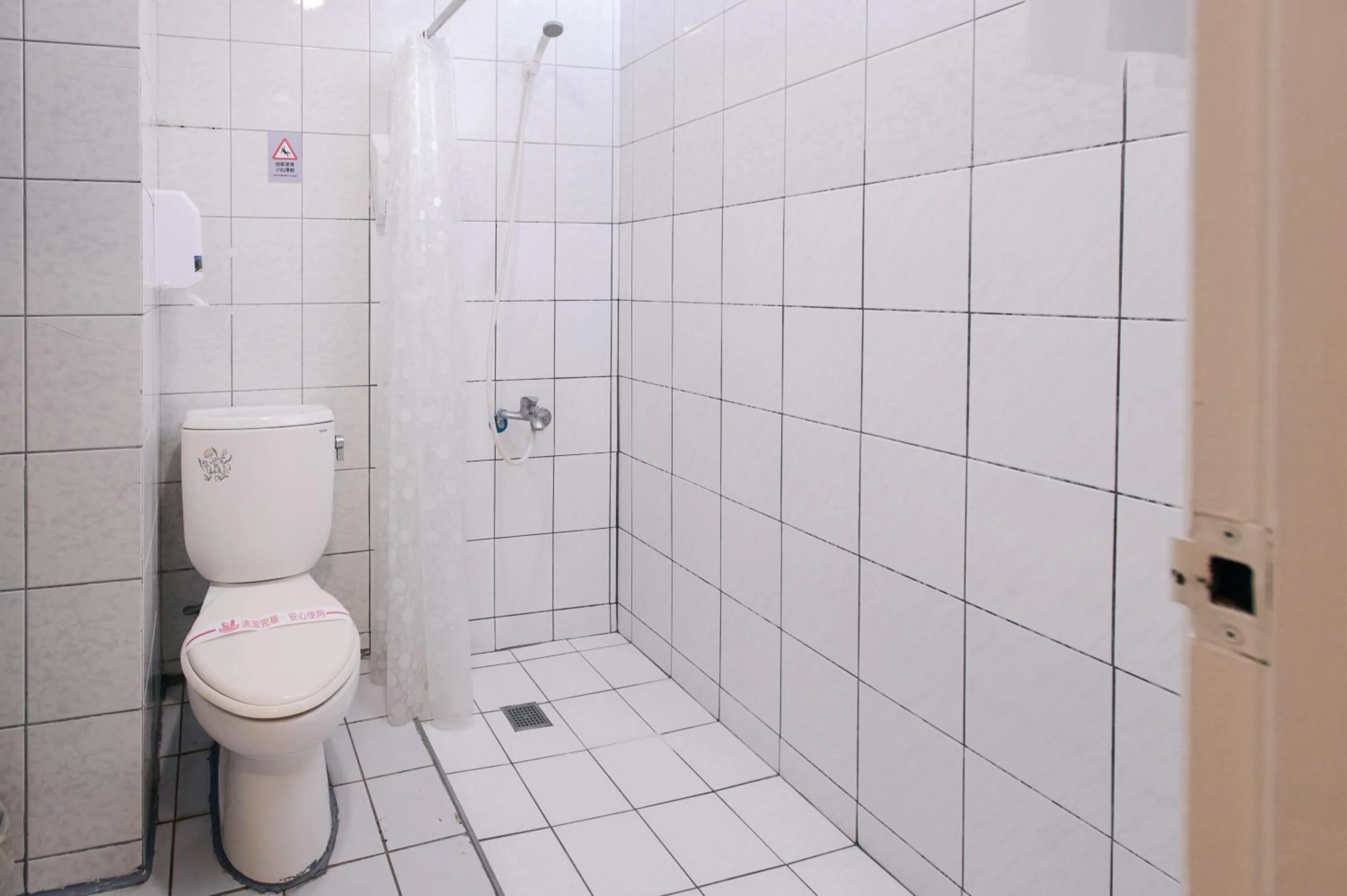 Shower in Duke Business Hotel