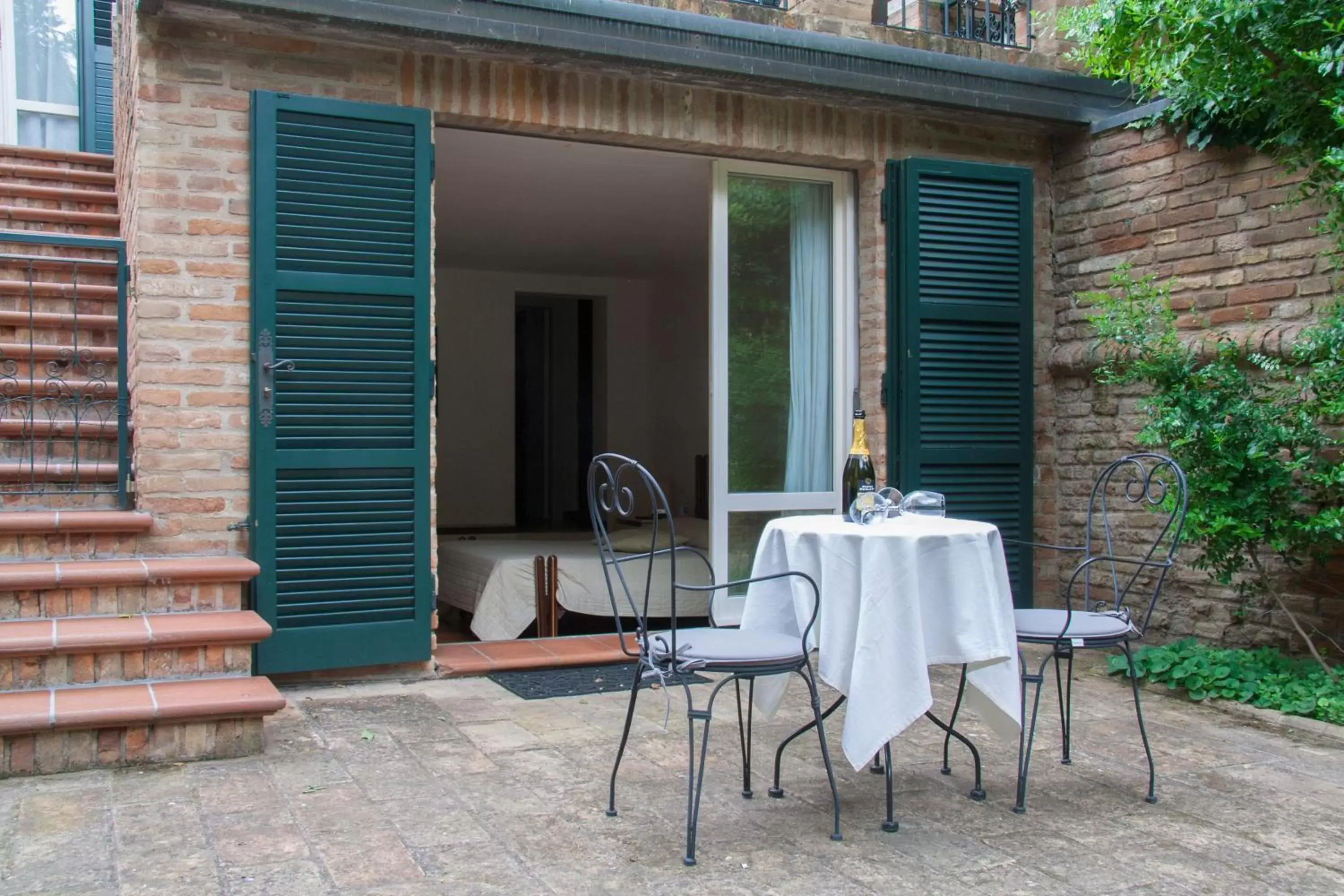 Inner courtyard view in Ai Giardini di San Vitale