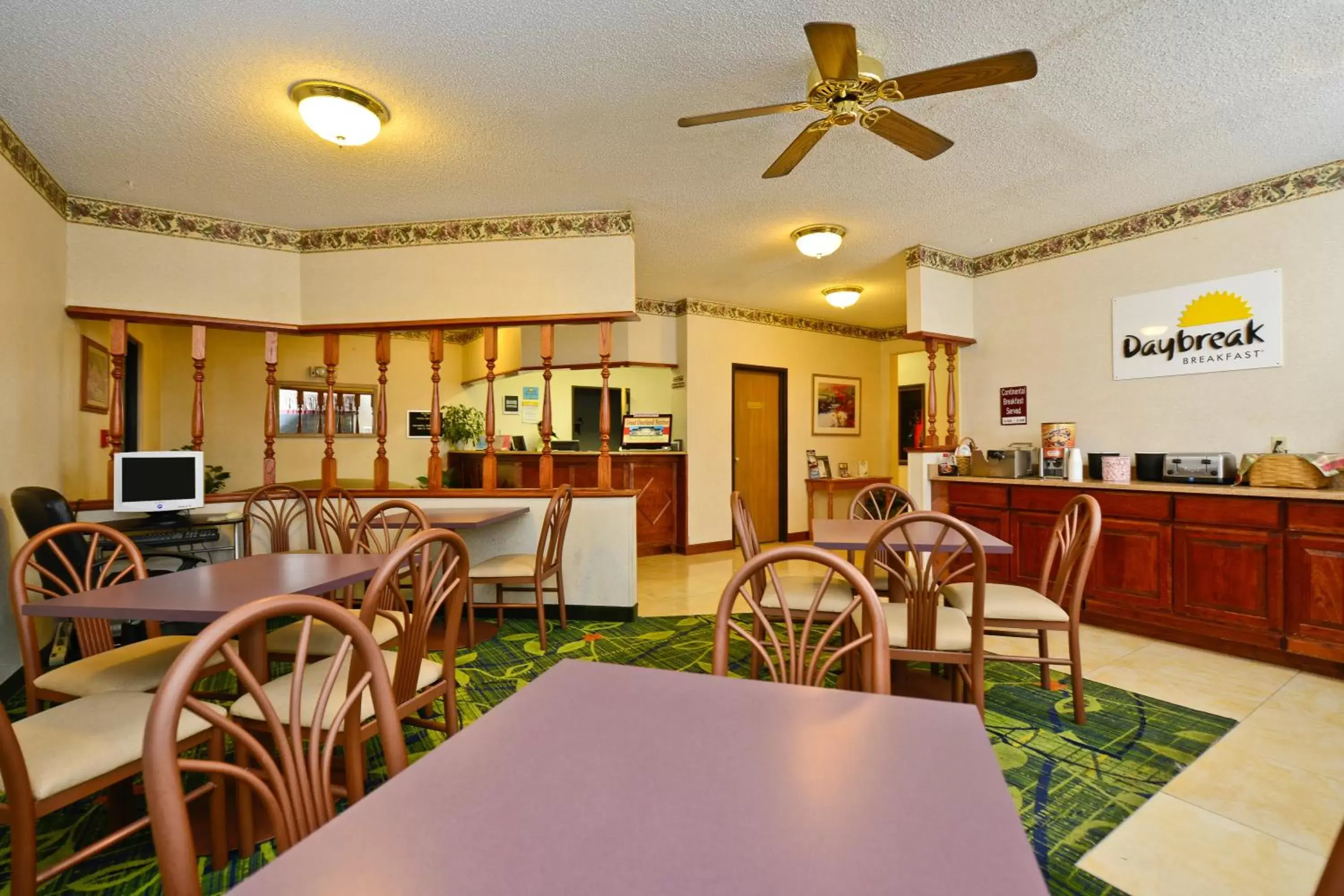 Lobby or reception, Restaurant/Places to Eat in Days Inn by Wyndham Topeka