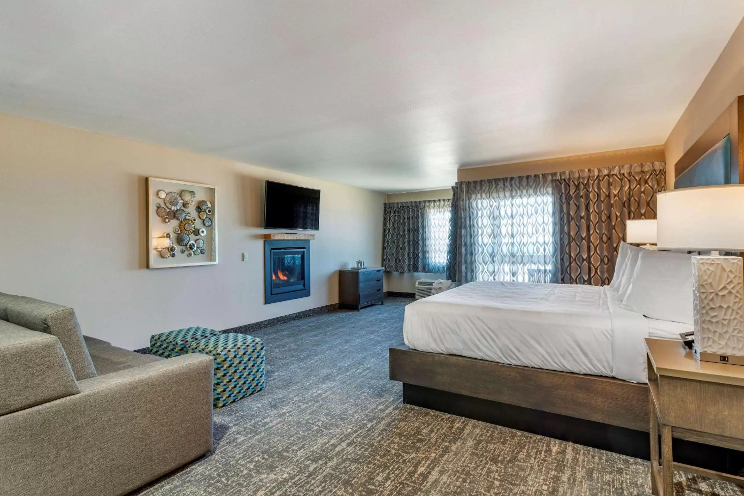 King Suite with Sofa Bed - Accessible/Non Smoking in Lincoln Sands Oceanfront Resort, Ascend Hotel Collection