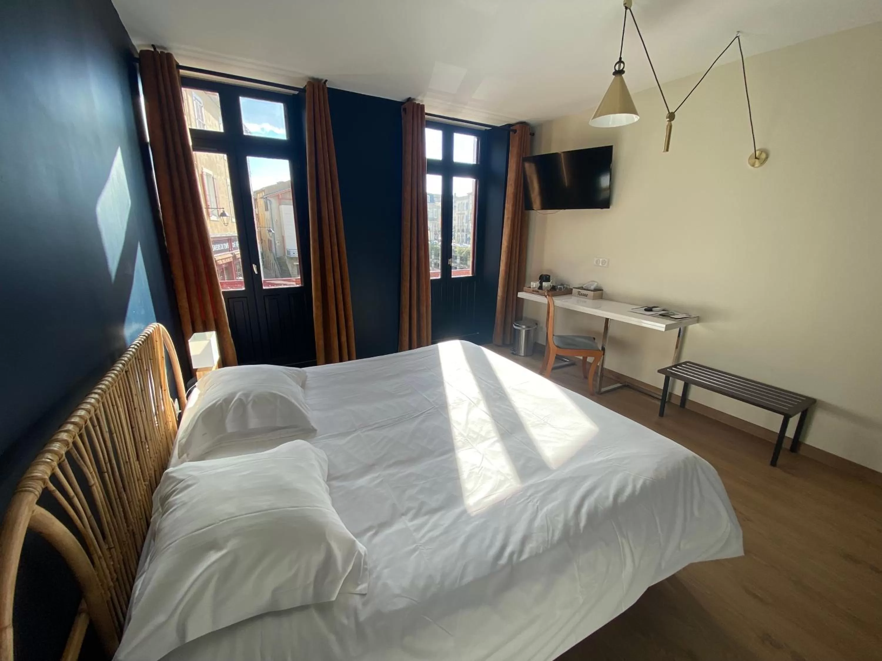 Photo of the whole room in Le Miredames Hôtel-Bar