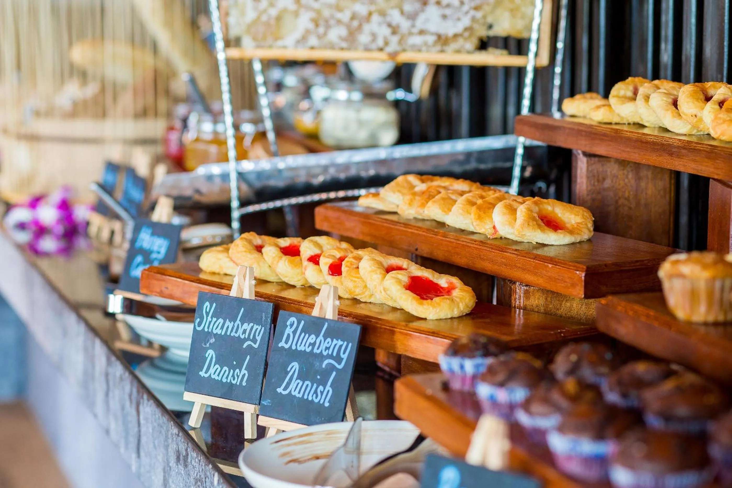 Restaurant/places to eat in MAI HOUSE Patong Hill