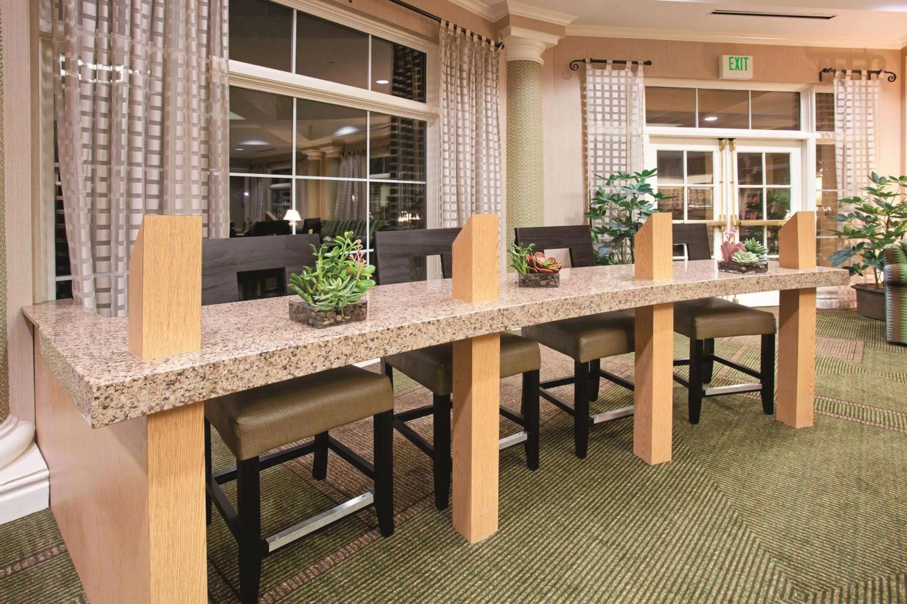 Lobby or reception in La Quinta by Wyndham Colorado Springs South Airport