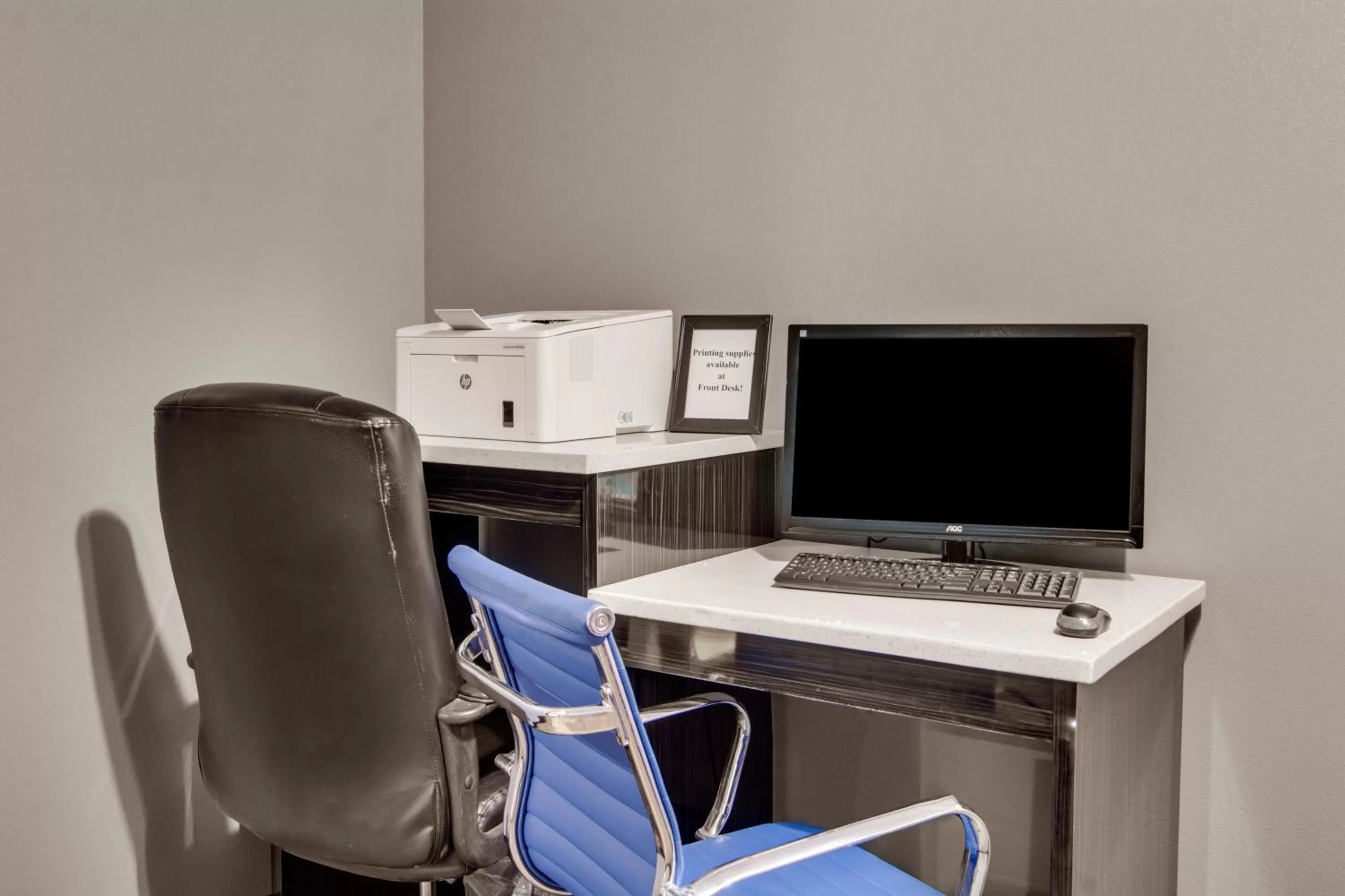 Business facilities in Clarion Pointe on the lake Clarksville-South Hill West