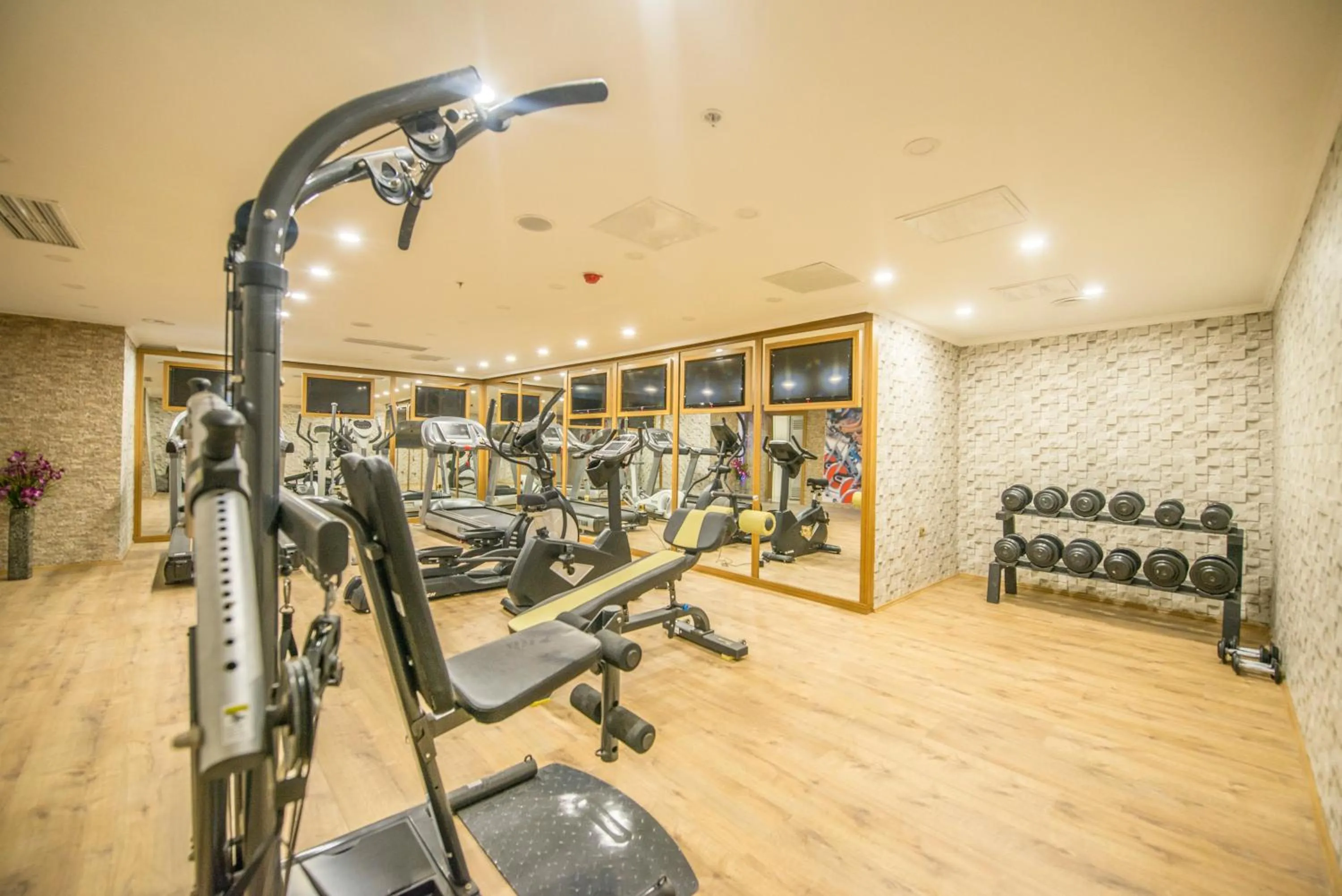 Fitness centre/facilities in MidMar Deluxe Hotel