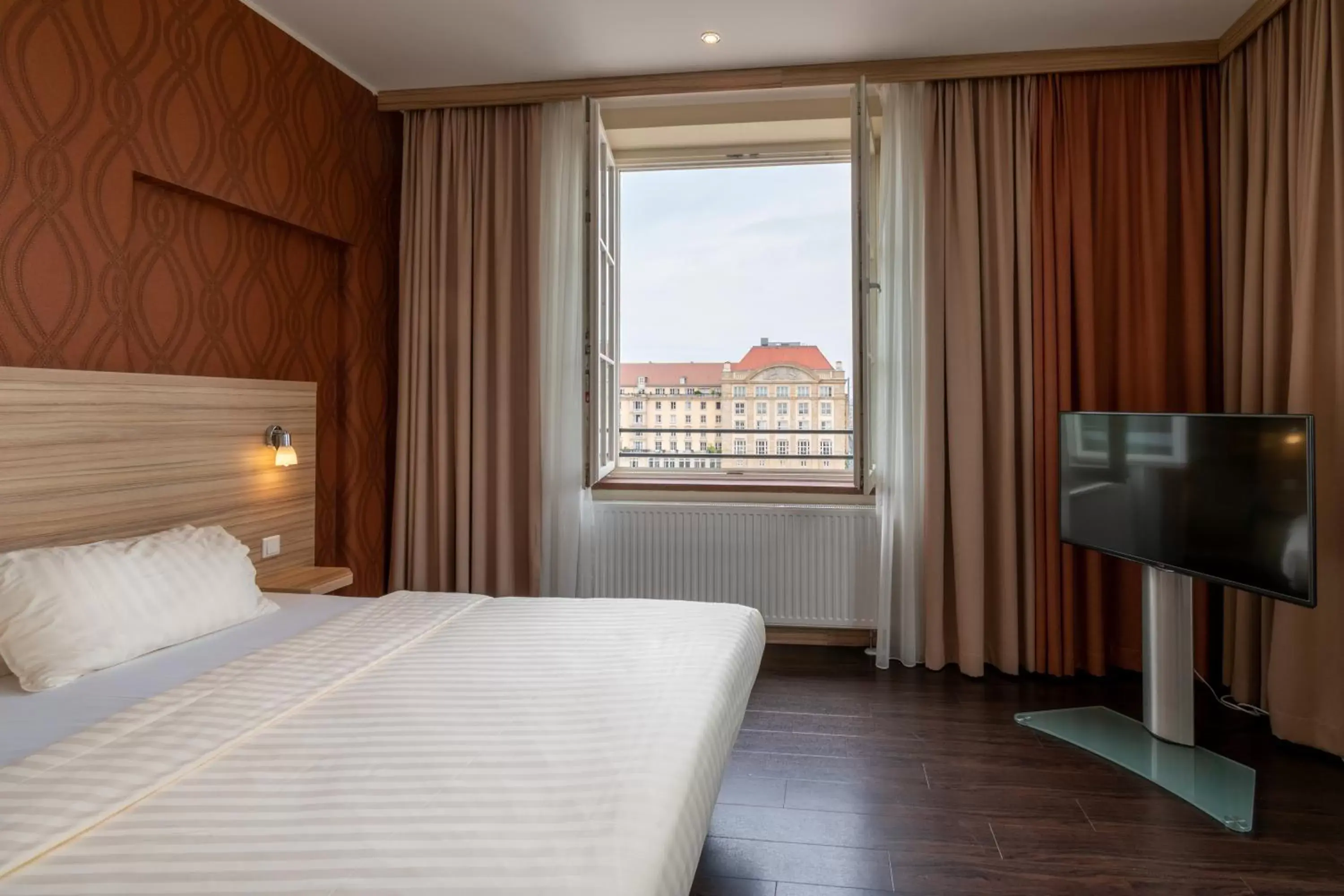 Photo of the whole room, Bed in Star G Hotel Premium Dresden Altmarkt