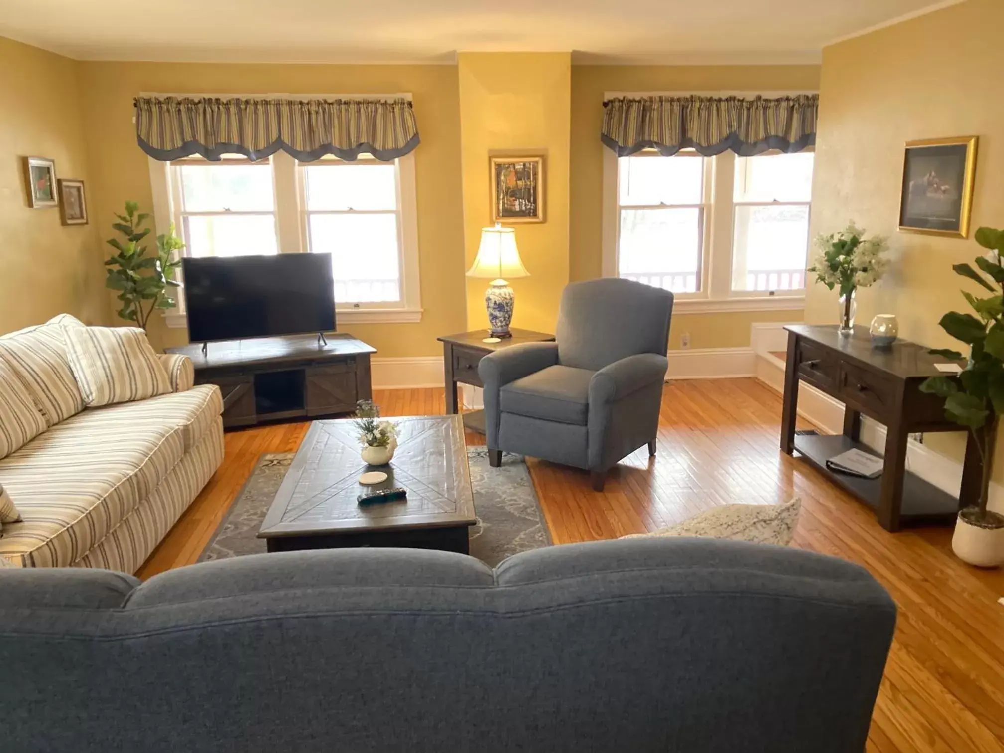 Living room, Seating Area in Dominion Hill Country Inn