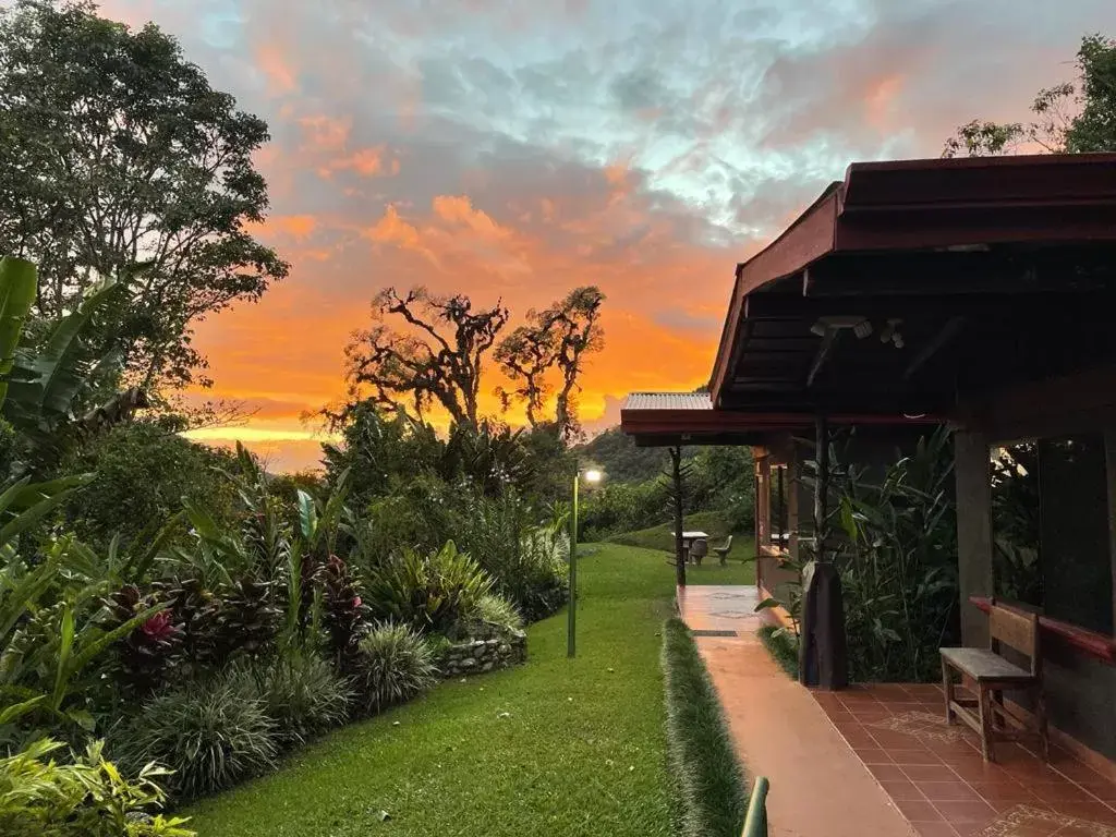 Property Building in Hotel de Montaña El Pelicano