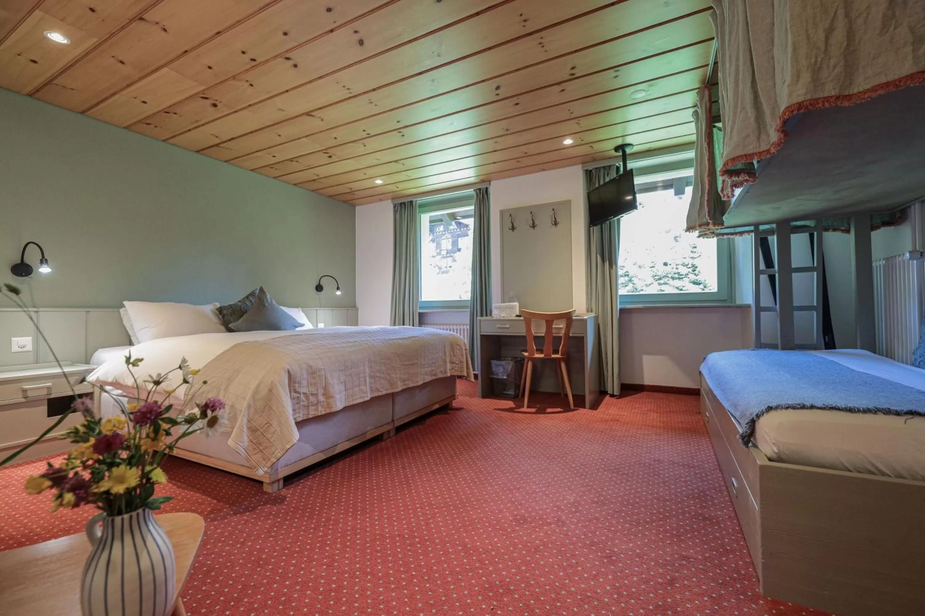 Photo of the whole room, Bed in Hotel Seehof-Arosa