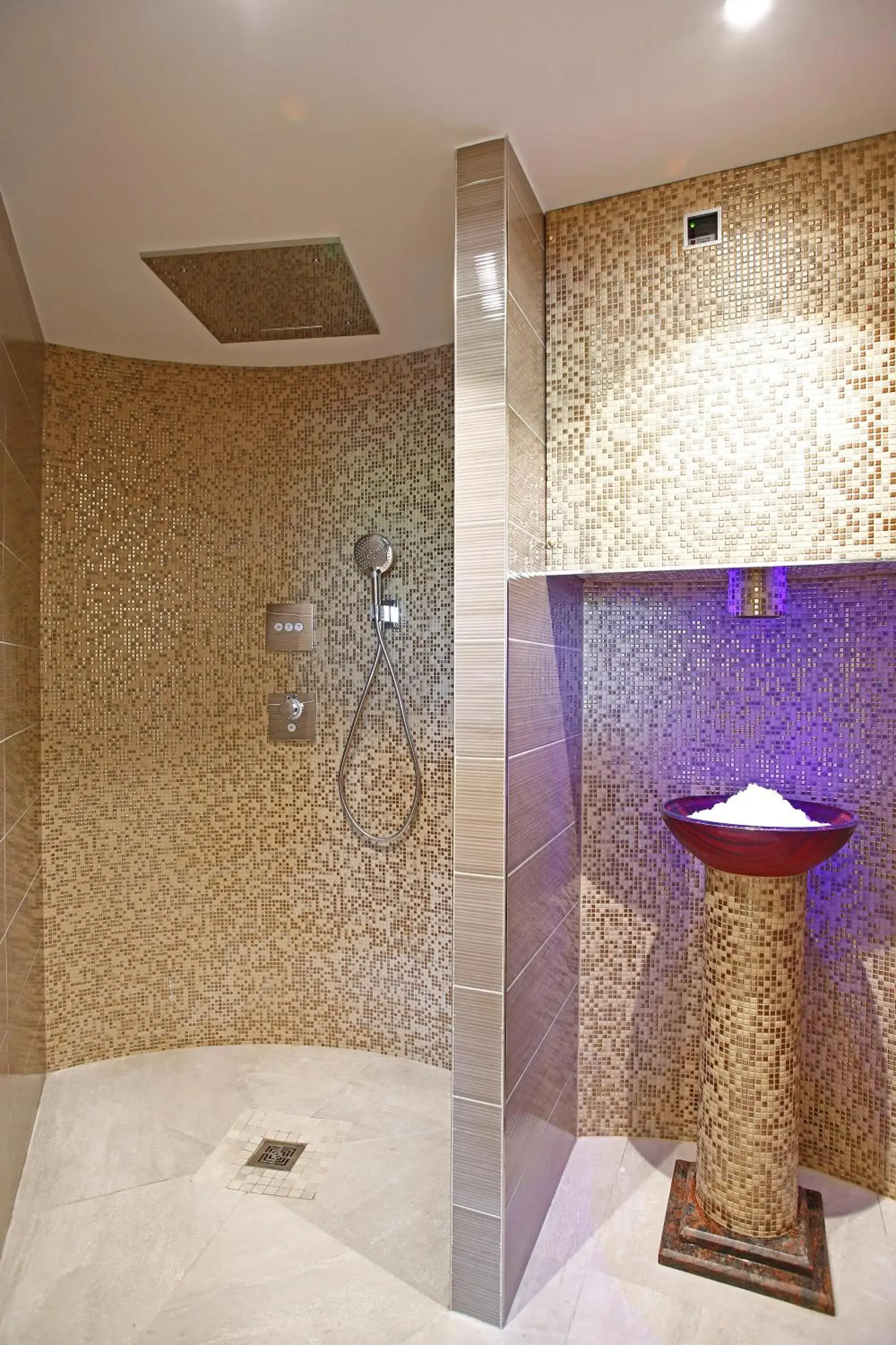 Bathroom in HOTEL CORSICA