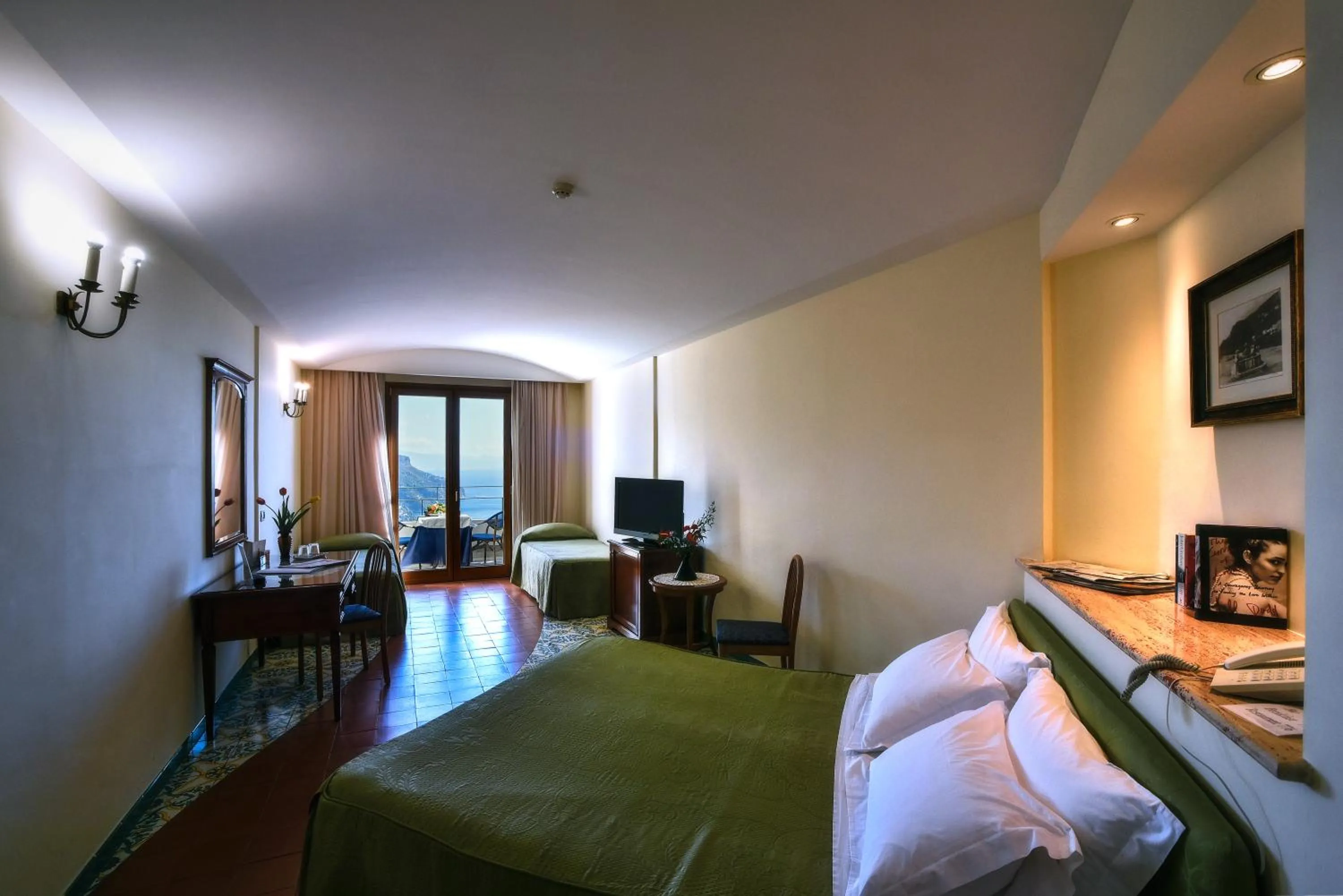 Photo of the whole room, Bed in Hotel Graal