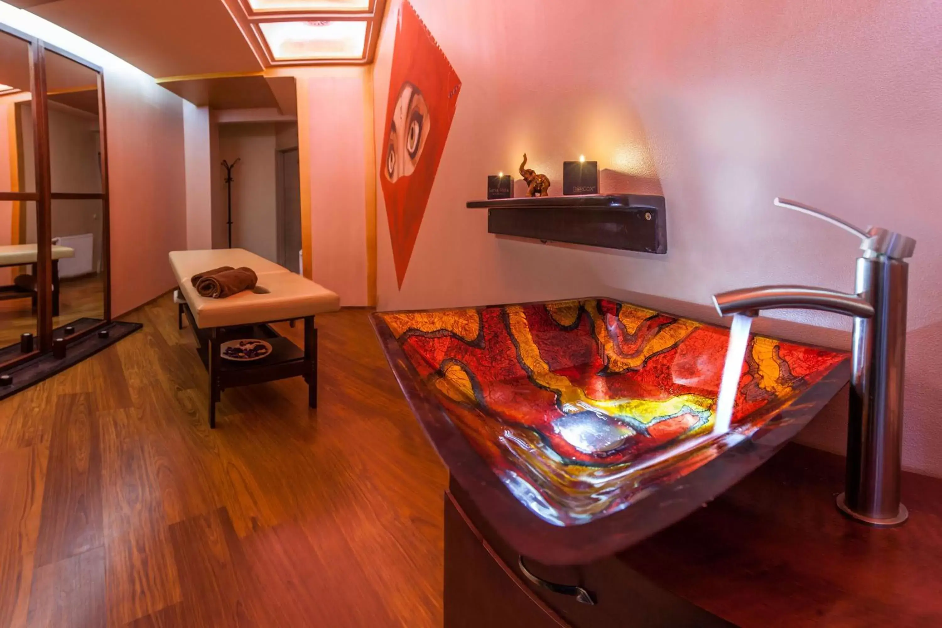 Spa and wellness centre/facilities, TV/Entertainment Center in Galaxy Hotel