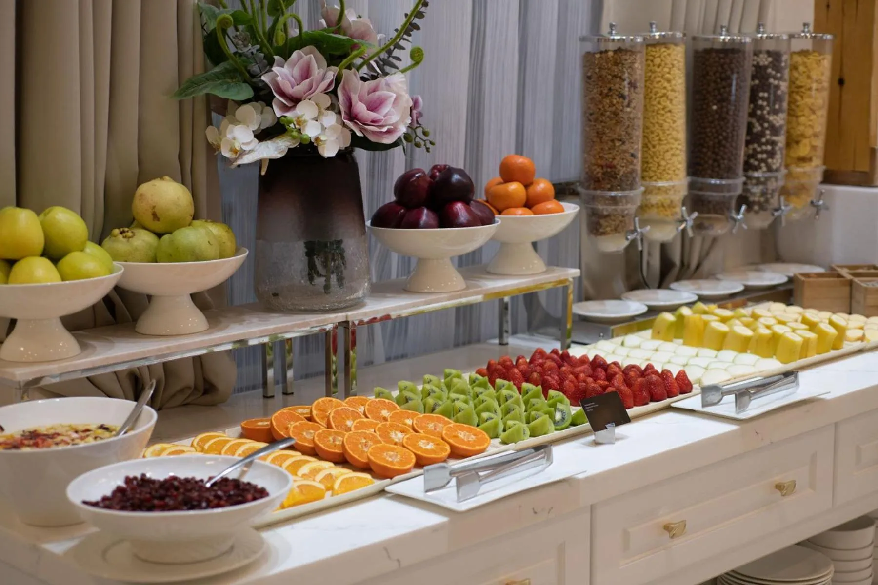 Restaurant/places to eat in LOTTE City Hotels Tashkent Palace