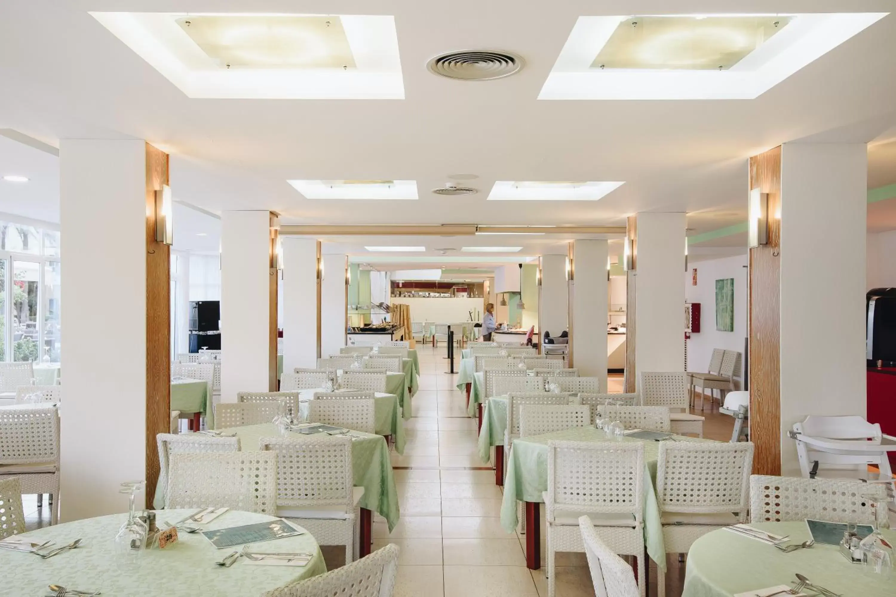 Restaurant/Places to Eat in Hotel Ivory Playa Sports & Spa