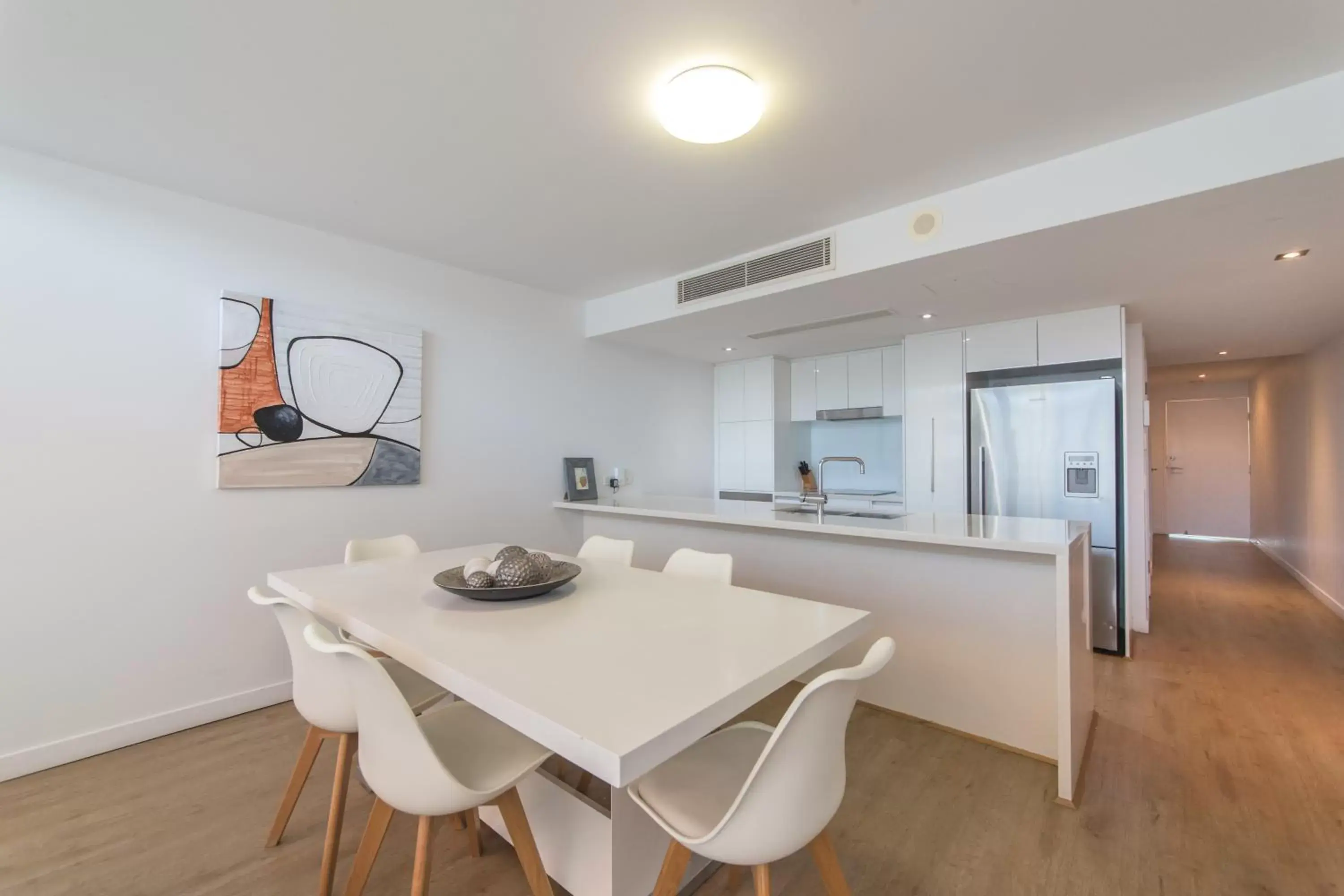 Kitchen or kitchenette, Dining Area in Echelon Apartments Yeppoon