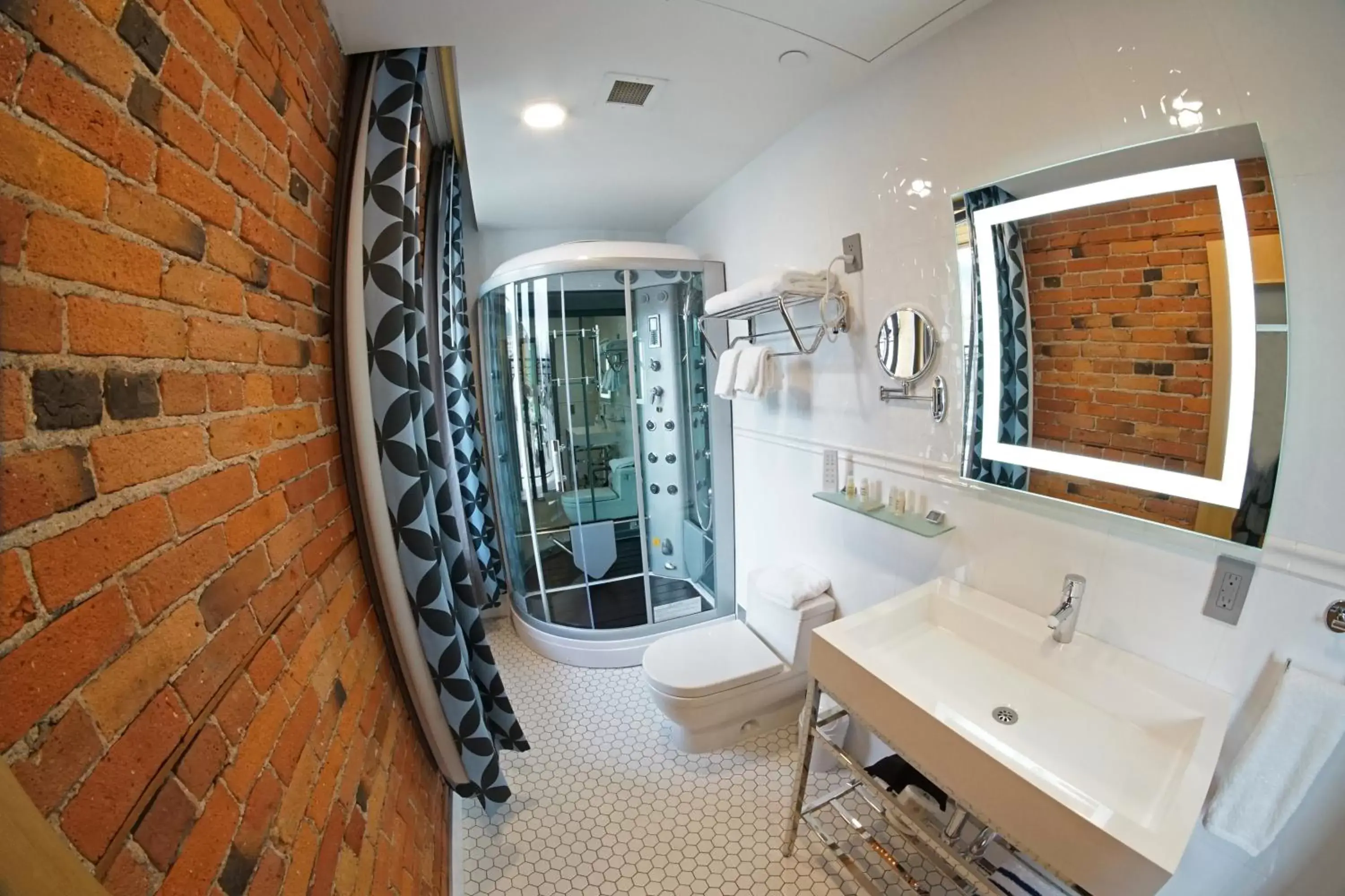 Bathroom in Savoy Hotel