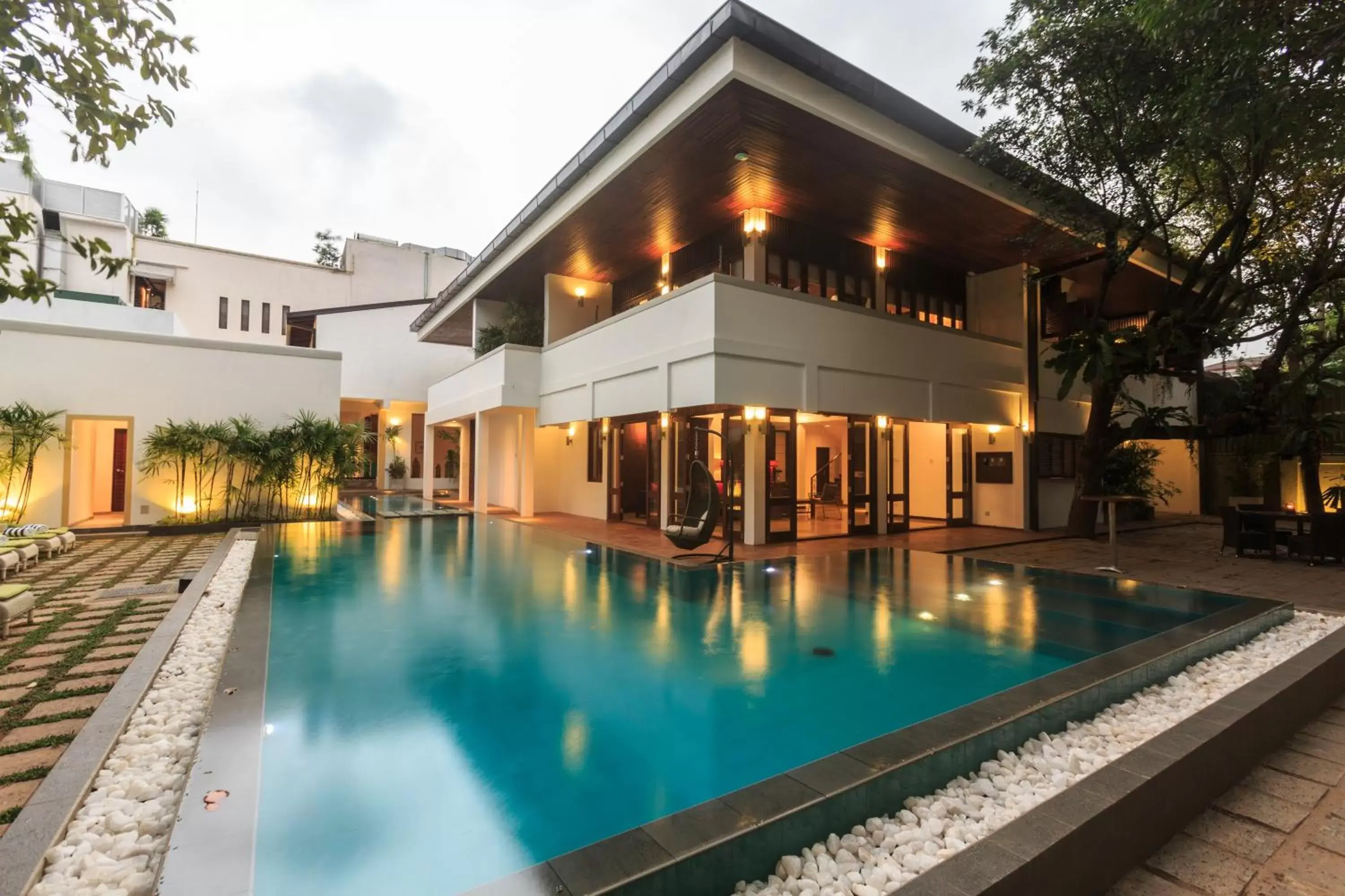 Swimming pool, Property Building in Colombo Court Hotel & Spa