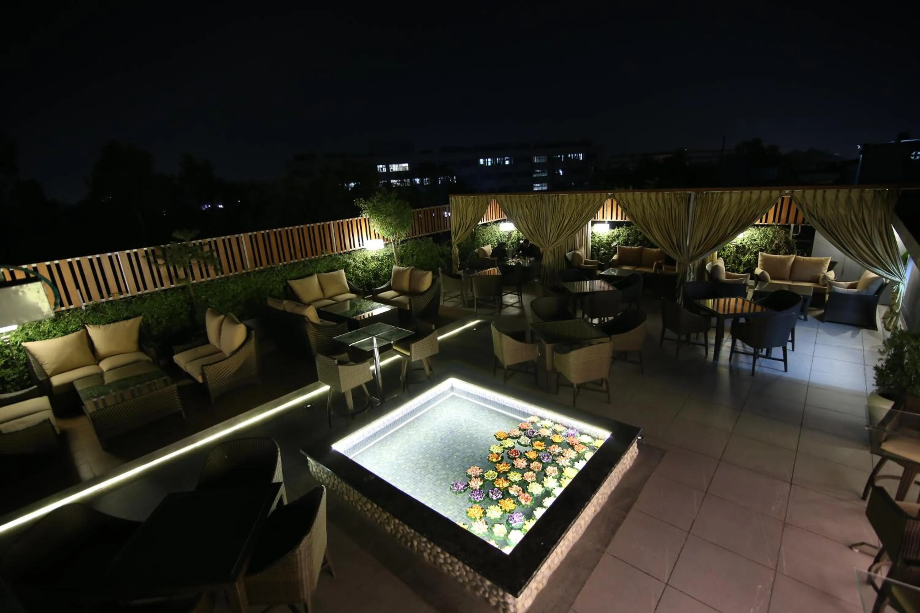 Evening entertainment in Hotel City Heart Premium