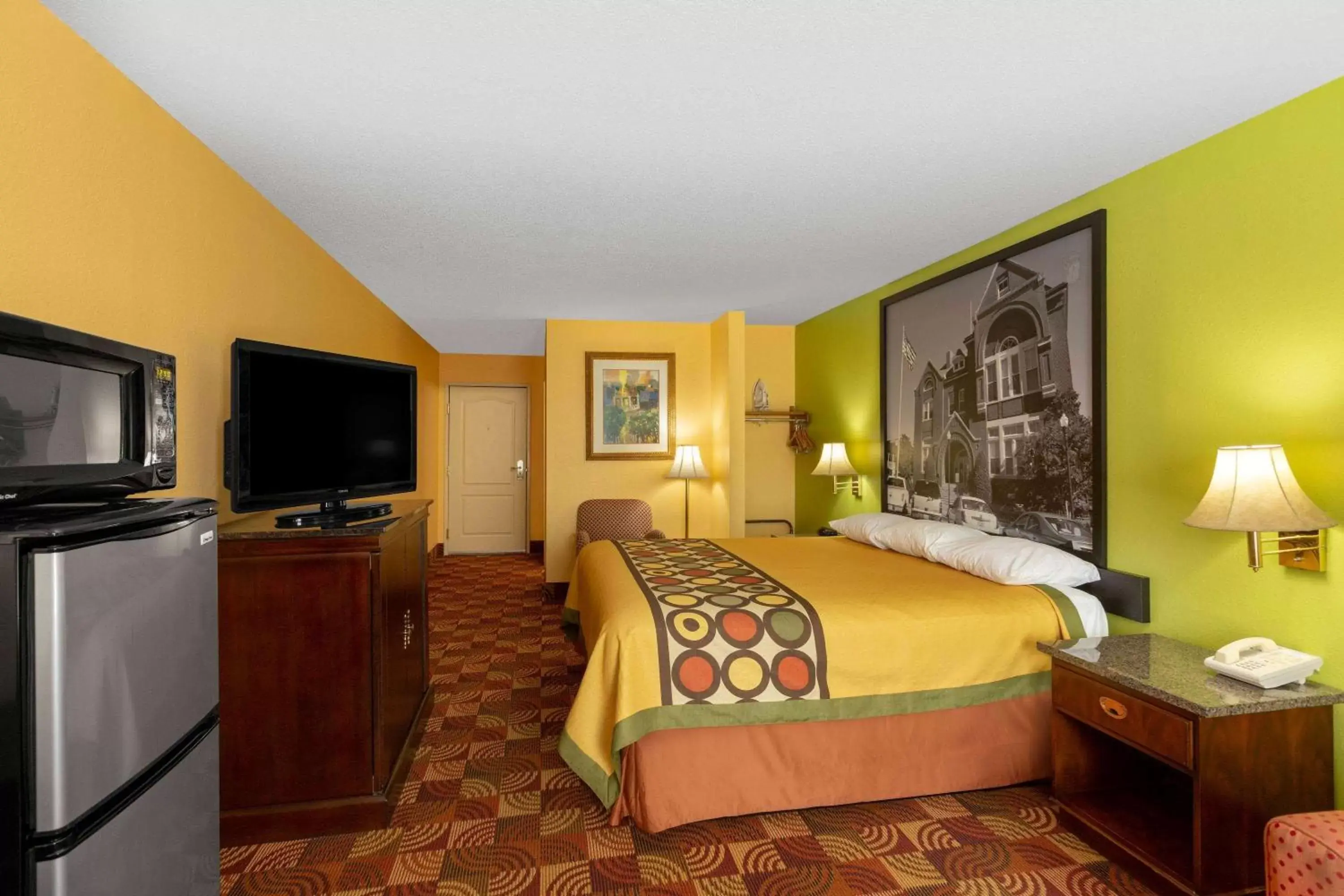 Photo of the whole room in Super 8 by Wyndham Lake of the Ozarks
