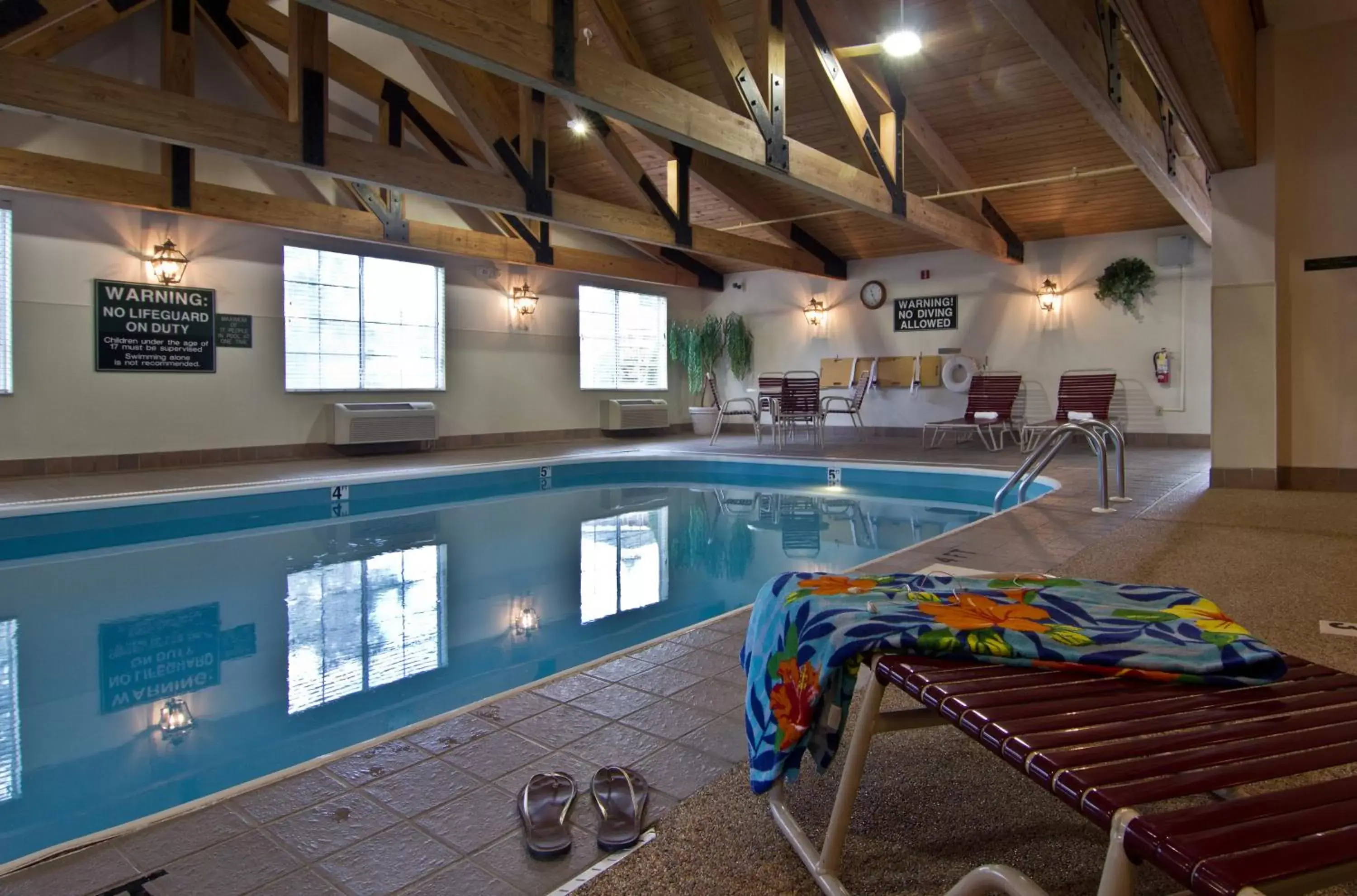 Swimming Pool in Coshocton Village Inn & Suites