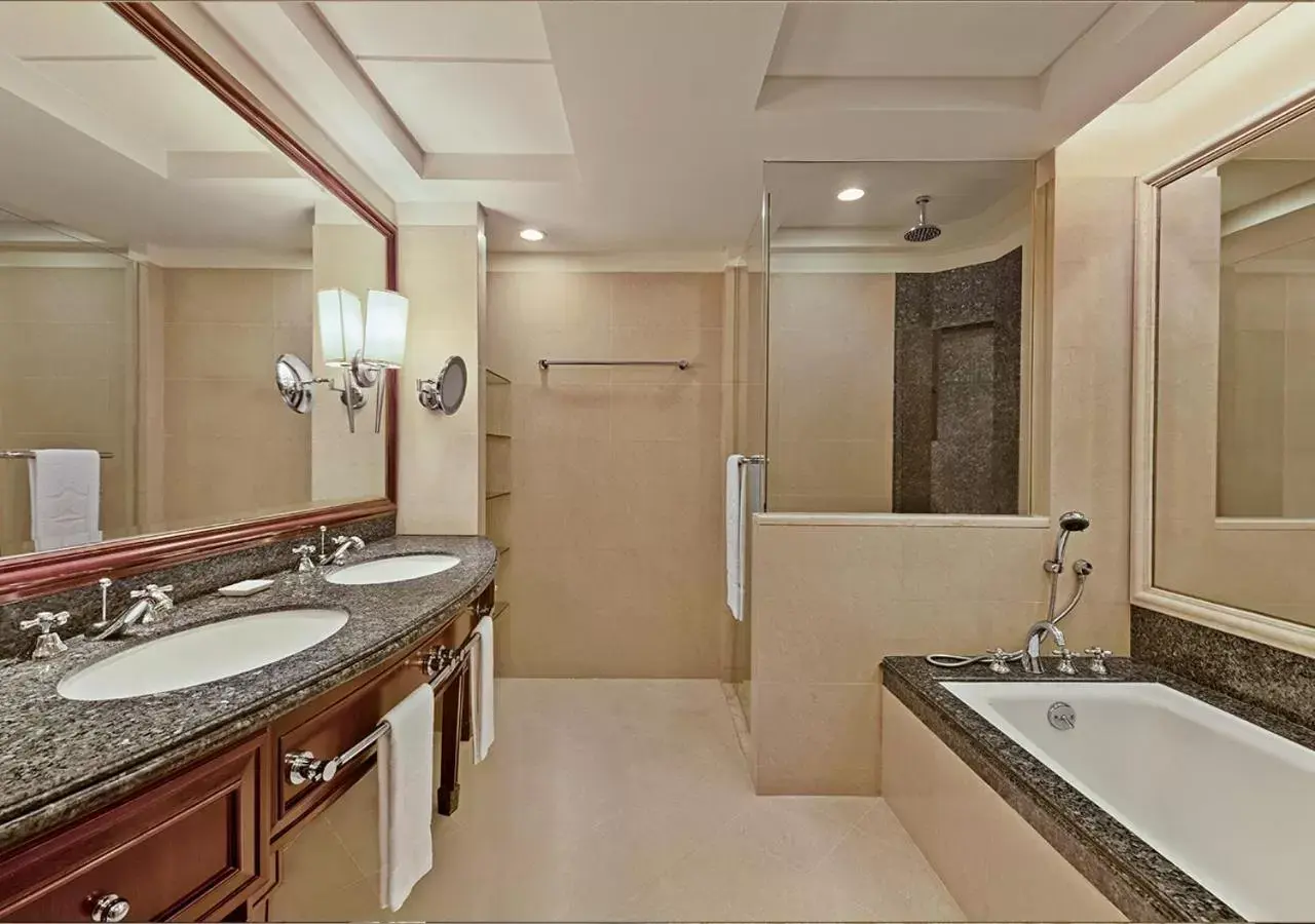 Shower, Bathroom in Shangri-La Fuzhou