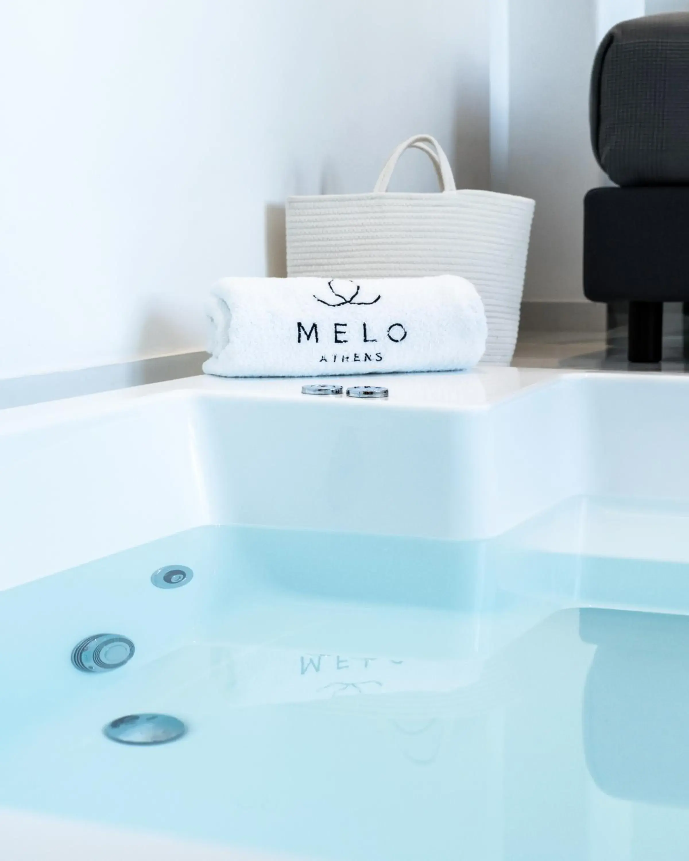 Deluxe Suite with Hot Tub & Terrace in Melo Athens Deluxe Suite with Hot Tub & Terrace in Melo Athens